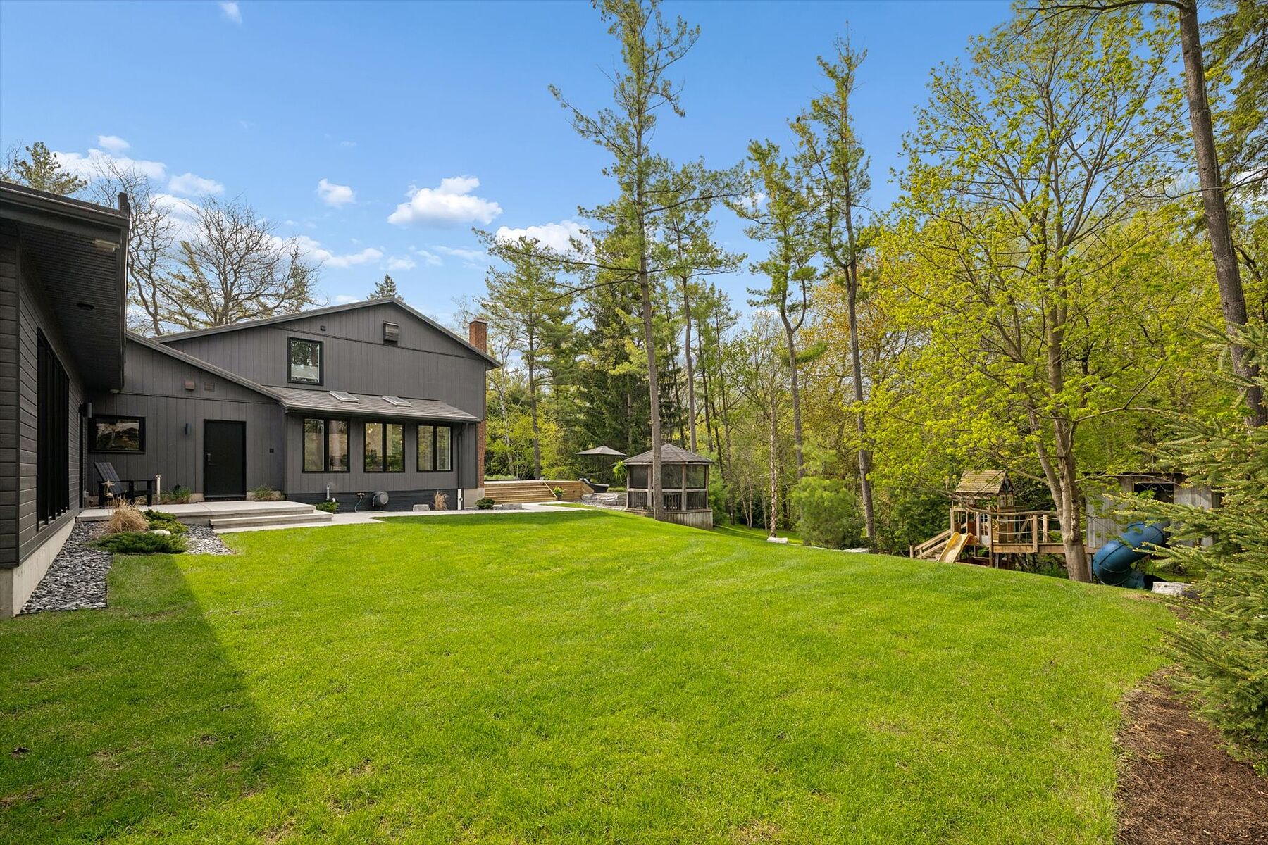  Serene, Elegant Home - 物件實景