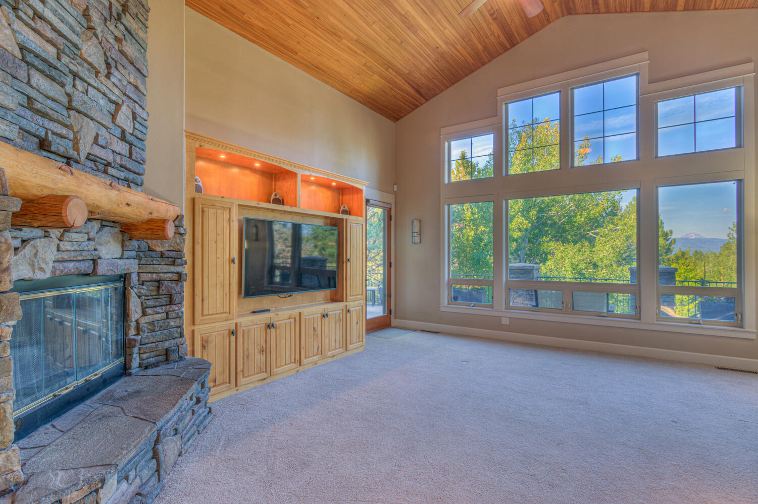 Bend, Oregon, 97703, United States, 4 Bedrooms Bedrooms, ,5 BathroomsBathrooms,Residential,For Sale,1979123