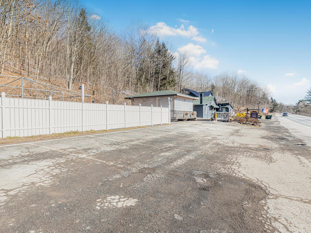 Middletown, New York, 12406, United States, ,1 BathroomBathrooms,Residential,For Sale,1976639