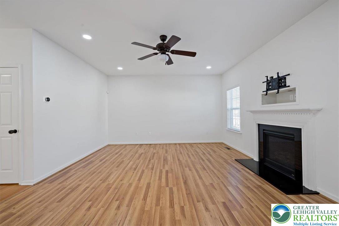 Palmer Twp, Pennsylvania, 18045, United States, 4 Bedrooms Bedrooms, ,3 BathroomsBathrooms,Residential,For Sale,2000563