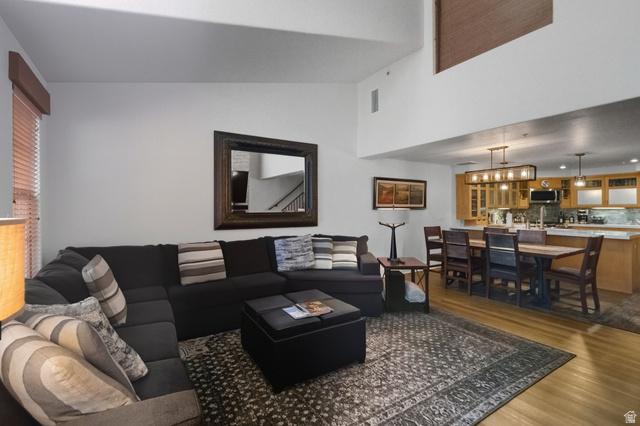 Park City, Utah, 84060, United States, 3 Bedrooms Bedrooms, ,4 BathroomsBathrooms,Residential,For Sale,1984614