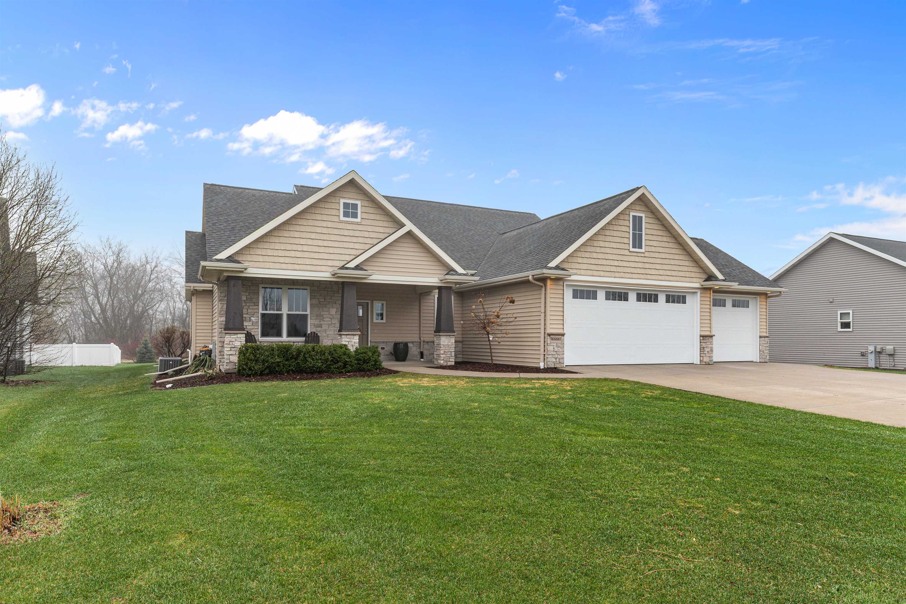 Greenville, Wisconsin, 54942-8126, United States, 6 Bedrooms Bedrooms, ,5 BathroomsBathrooms,Residential,For Sale,2040409