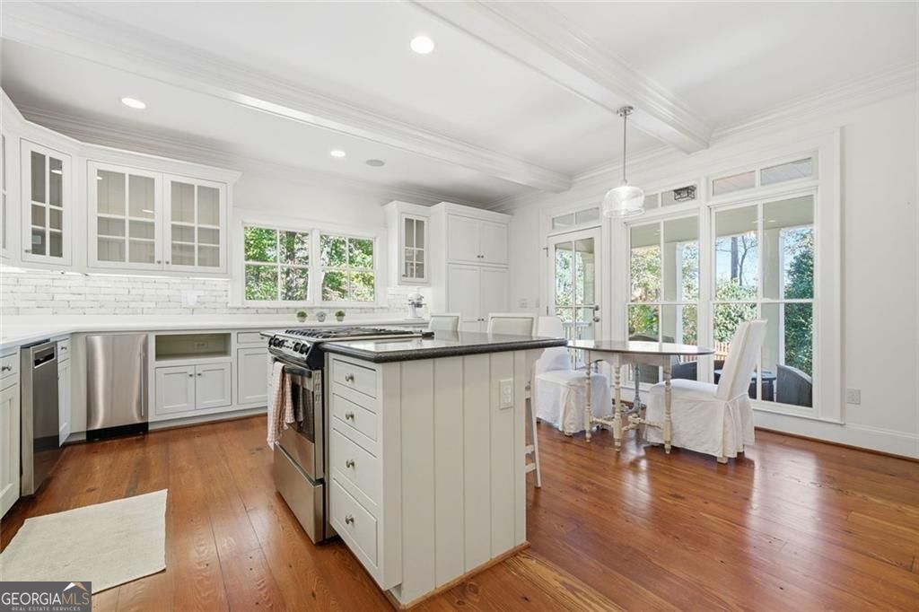 Kennesaw, Georgia, 30152, United States, 5 Bedrooms Bedrooms, ,3 BathroomsBathrooms,Residential,For Sale,1988783