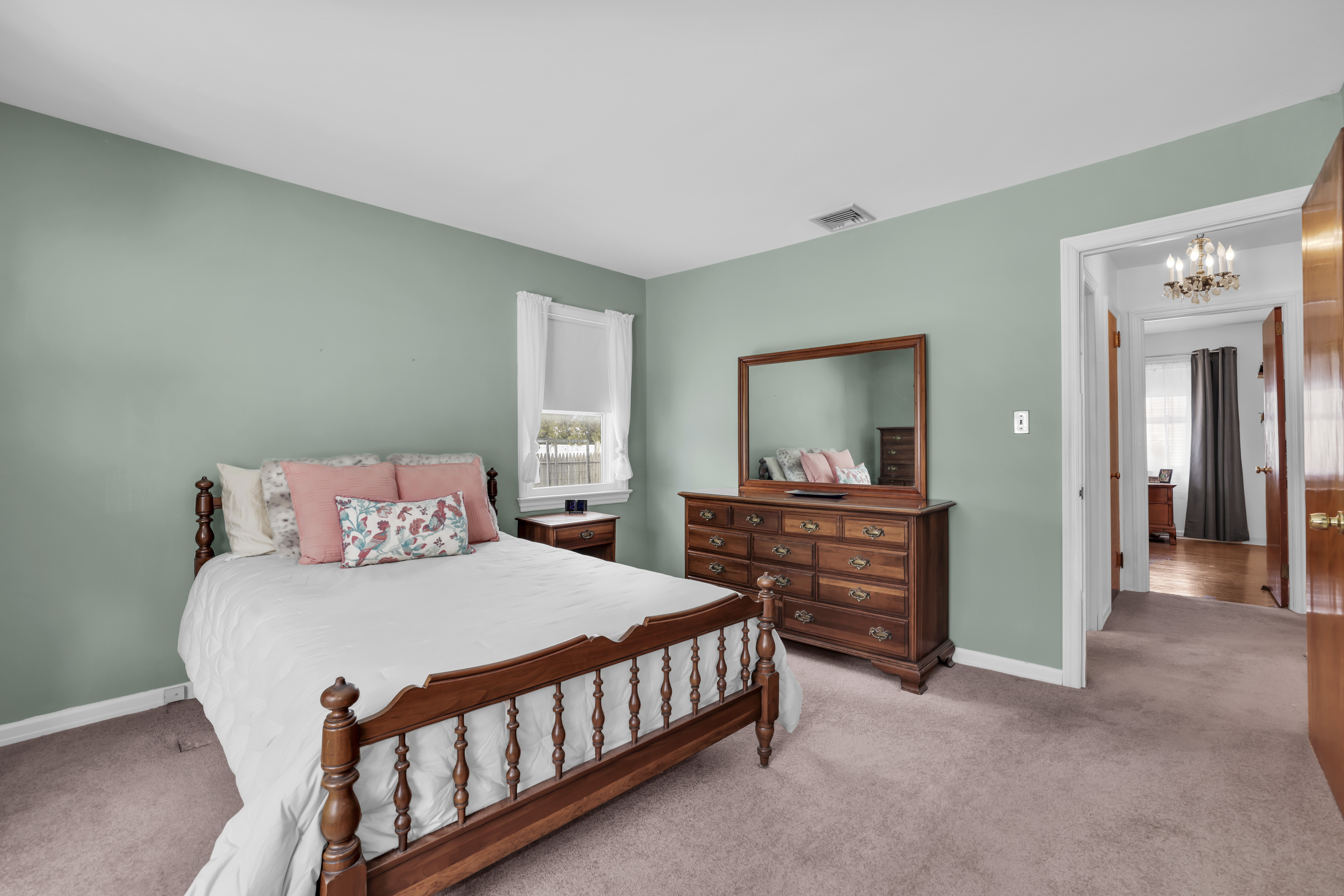 Pompton Plains, New Jersey, 07444, United States, 4 Bedrooms Bedrooms, ,3 BathroomsBathrooms,Residential,For Sale,2007489