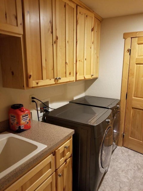 KLAMATH FALLS, Oregon, 97601, United States, 3 Bedrooms Bedrooms, ,3 BathroomsBathrooms,Residential,For Sale,1973852