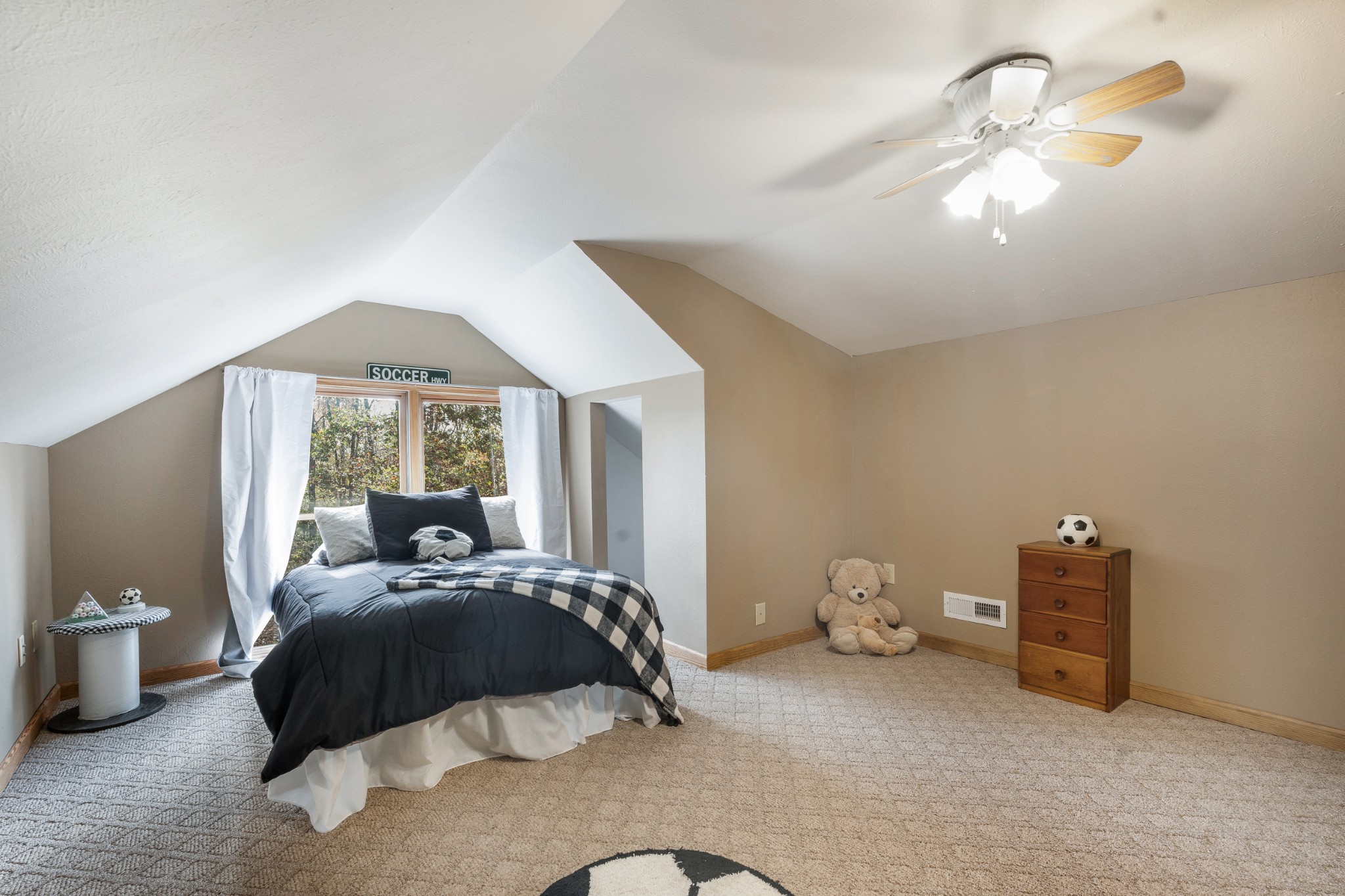 Mc Ewen, Tennessee, 37101, United States, 4 Bedrooms Bedrooms, ,3 BathroomsBathrooms,Residential,For Sale,1982794