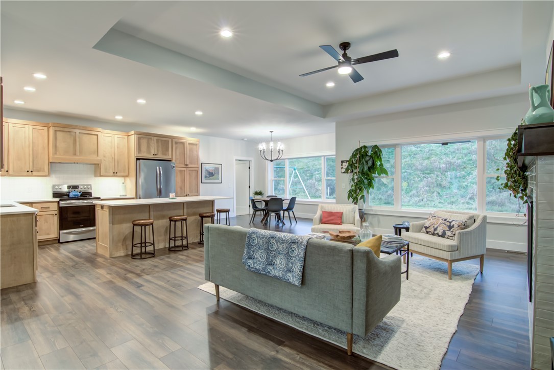 Eleva, Wisconsin, 54738, United States, 5 Bedrooms Bedrooms, ,3 BathroomsBathrooms,Residential,For Sale,1989894