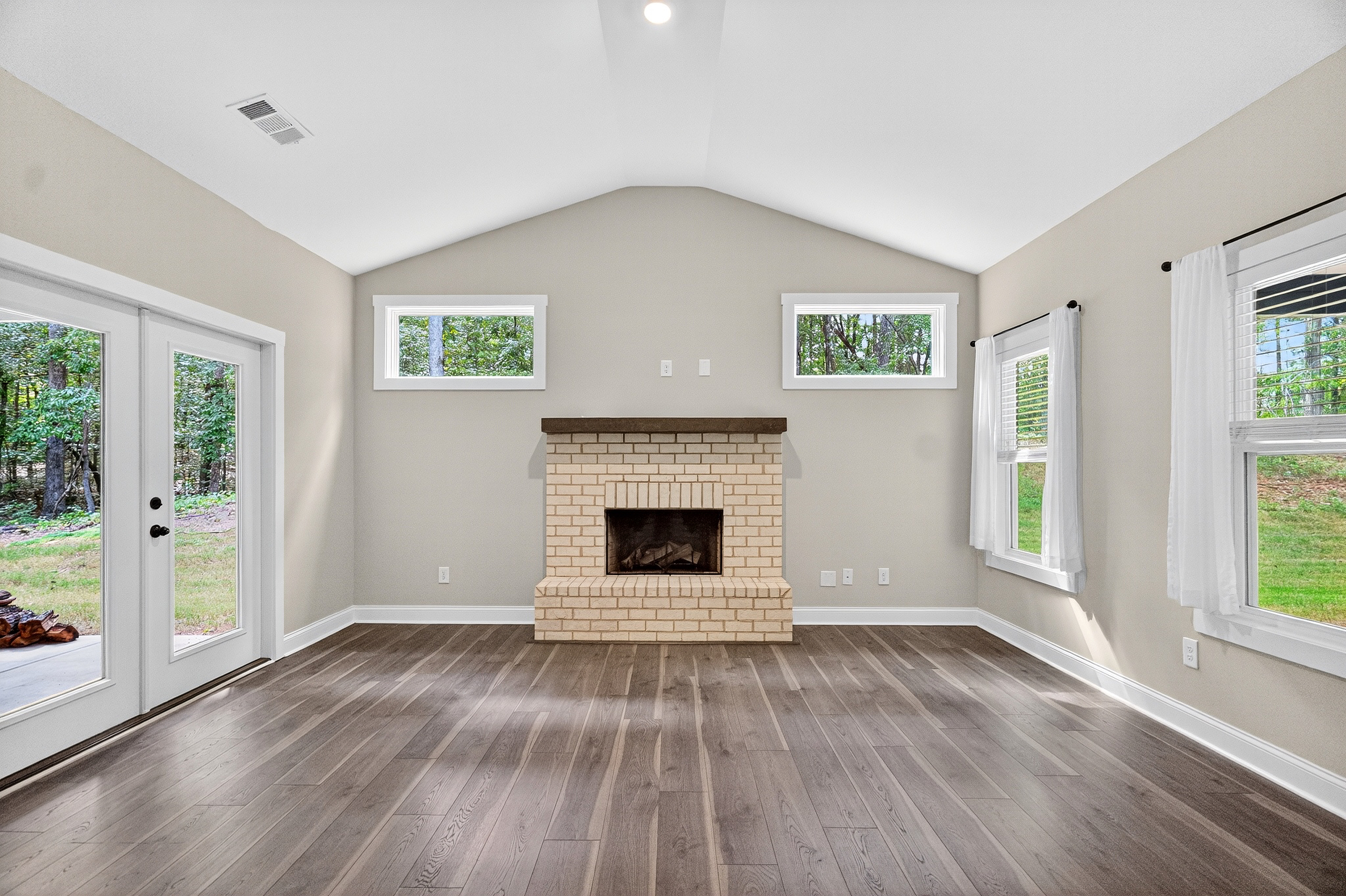 Moreland, Georgia, 30259, United States, 4 Bedrooms Bedrooms, ,3 BathroomsBathrooms,Residential,For Sale,1951198