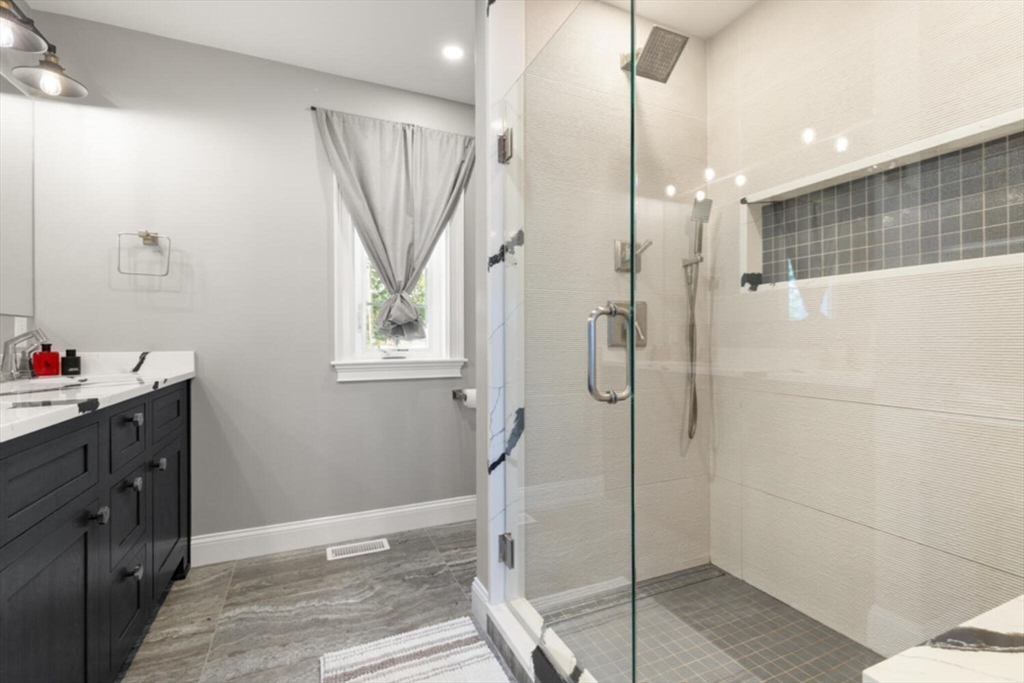 Braintree, Massachusetts, 02184, United States, 3 Bedrooms Bedrooms, ,5 BathroomsBathrooms,Residential,For Sale,1940889