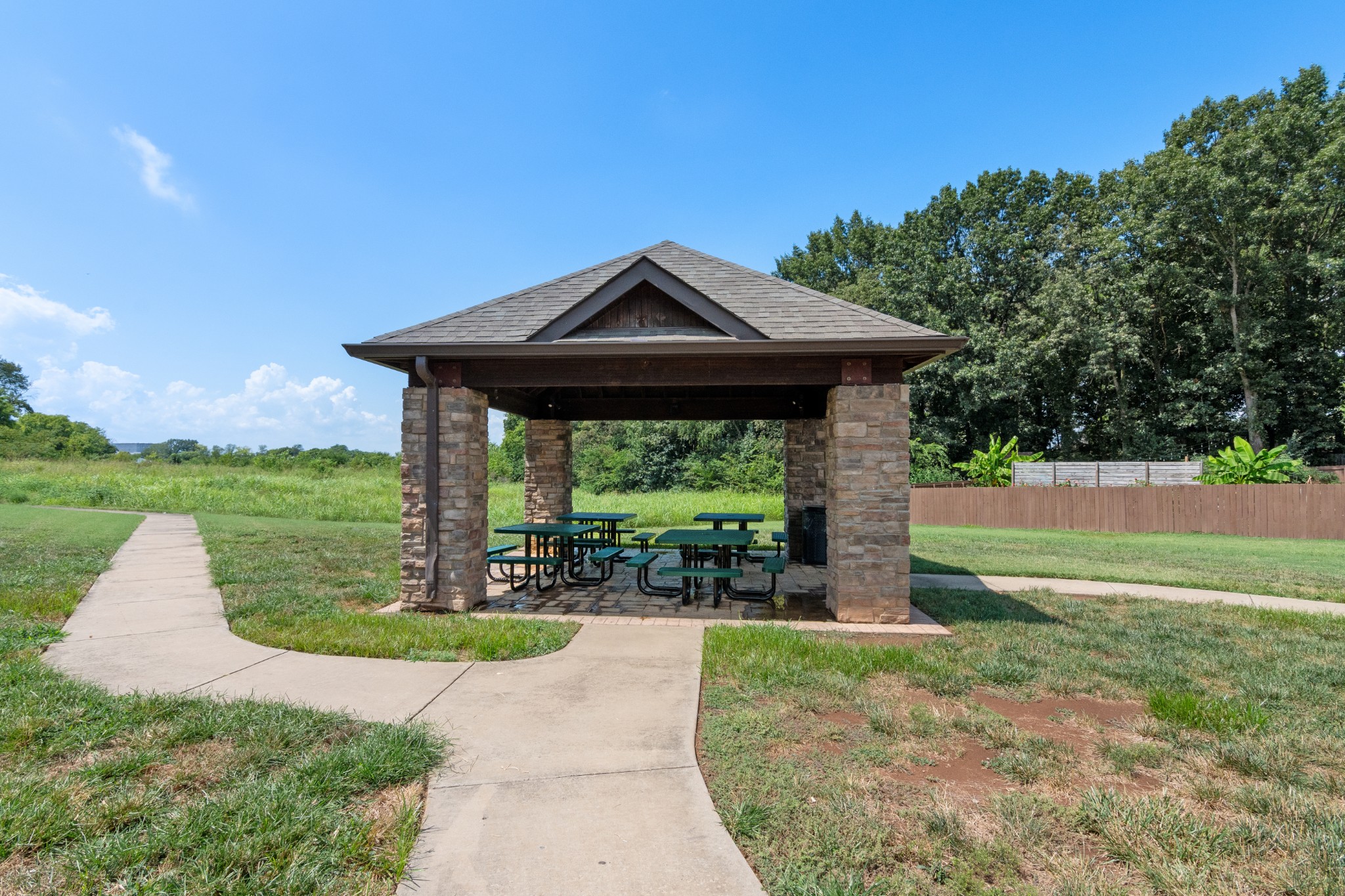 Clarksville, Tennessee, 37043, United States, 5 Bedrooms Bedrooms, ,4 BathroomsBathrooms,Residential,For Sale,1914248