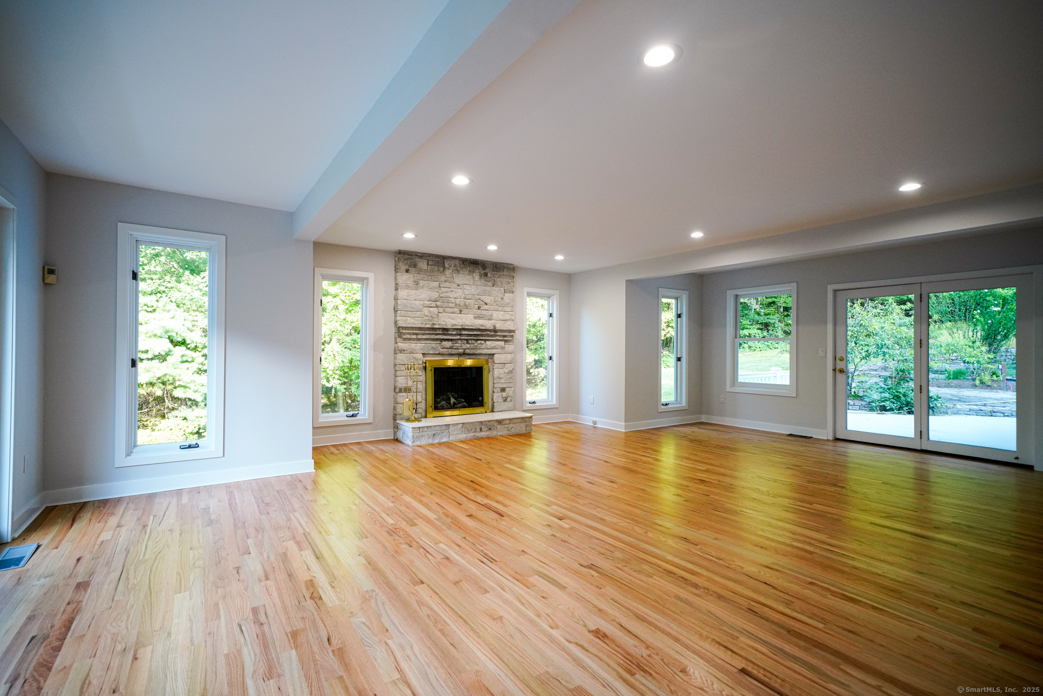 Glastonbury, Connecticut, 06033, United States, 5 Bedrooms Bedrooms, ,4 BathroomsBathrooms,Residential,For Sale,1902715