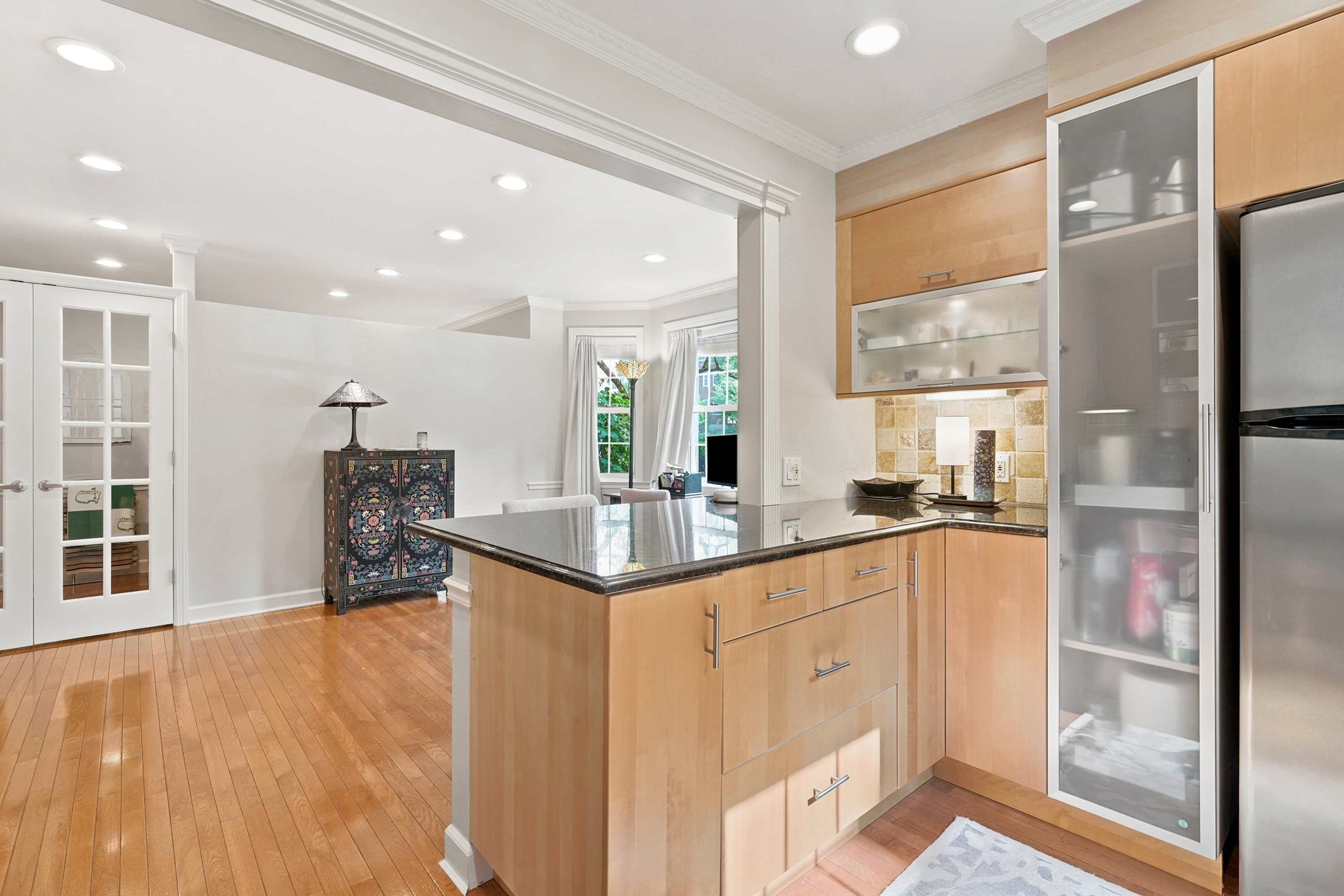  Beautifully updated first-floor studio in the gated Scarsdale Chateaux community - 物件實景