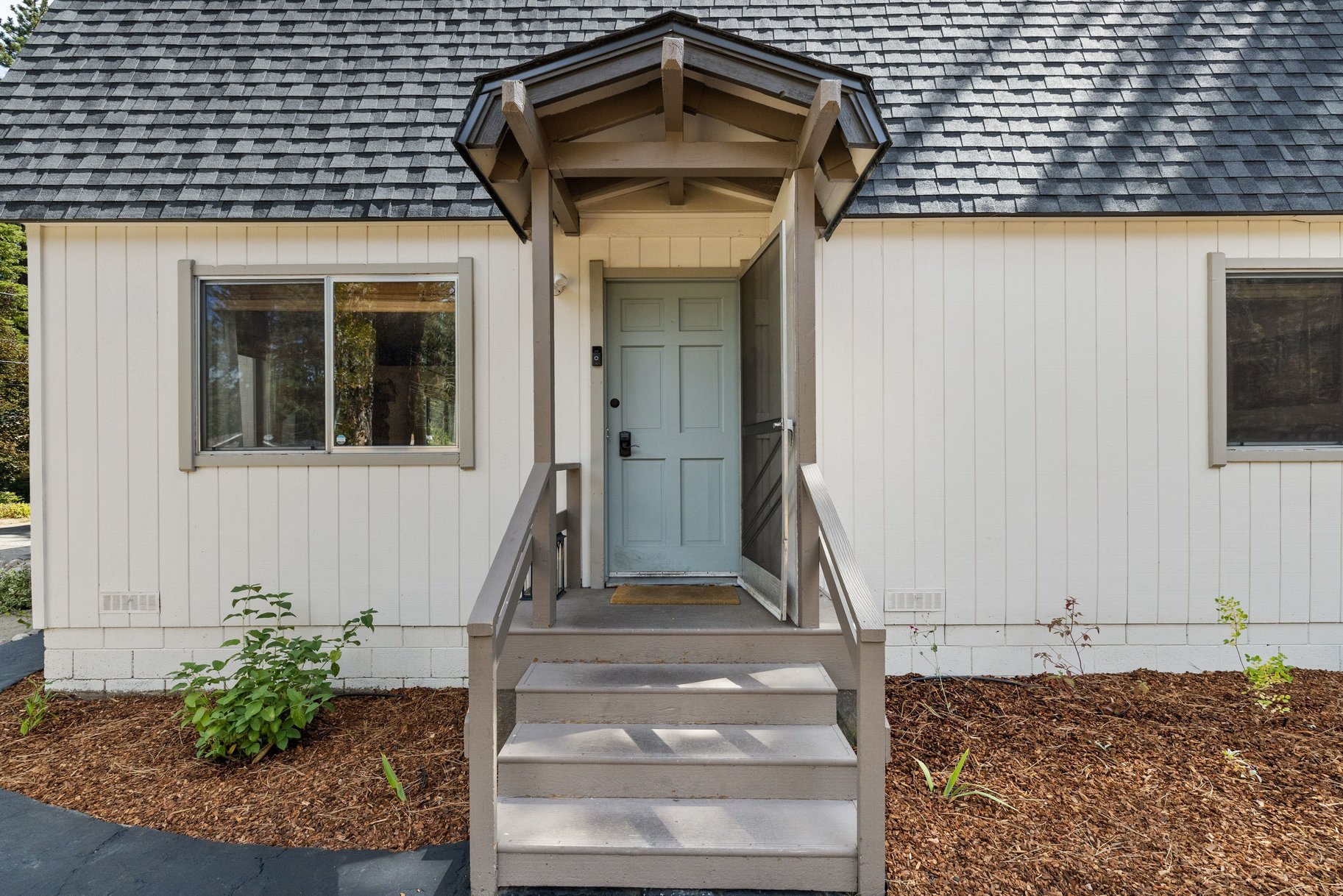  Charming Gambrel-Style Home in a Peaceful Setting - 物件實景