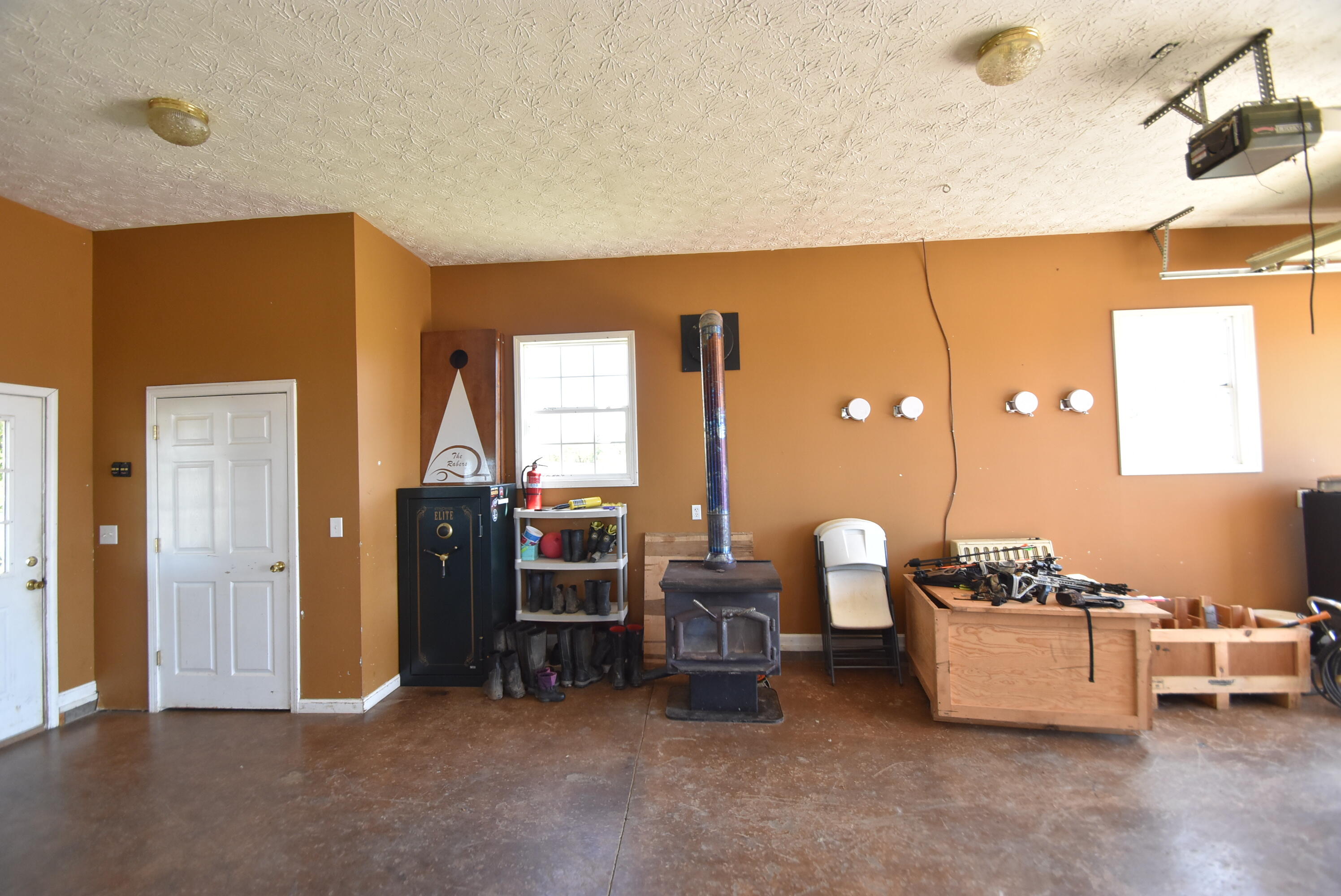 Willisburg, Kentucky, 40078, United States, 4 Bedrooms Bedrooms, ,1 BathroomBathrooms,Residential,For Sale,1962831