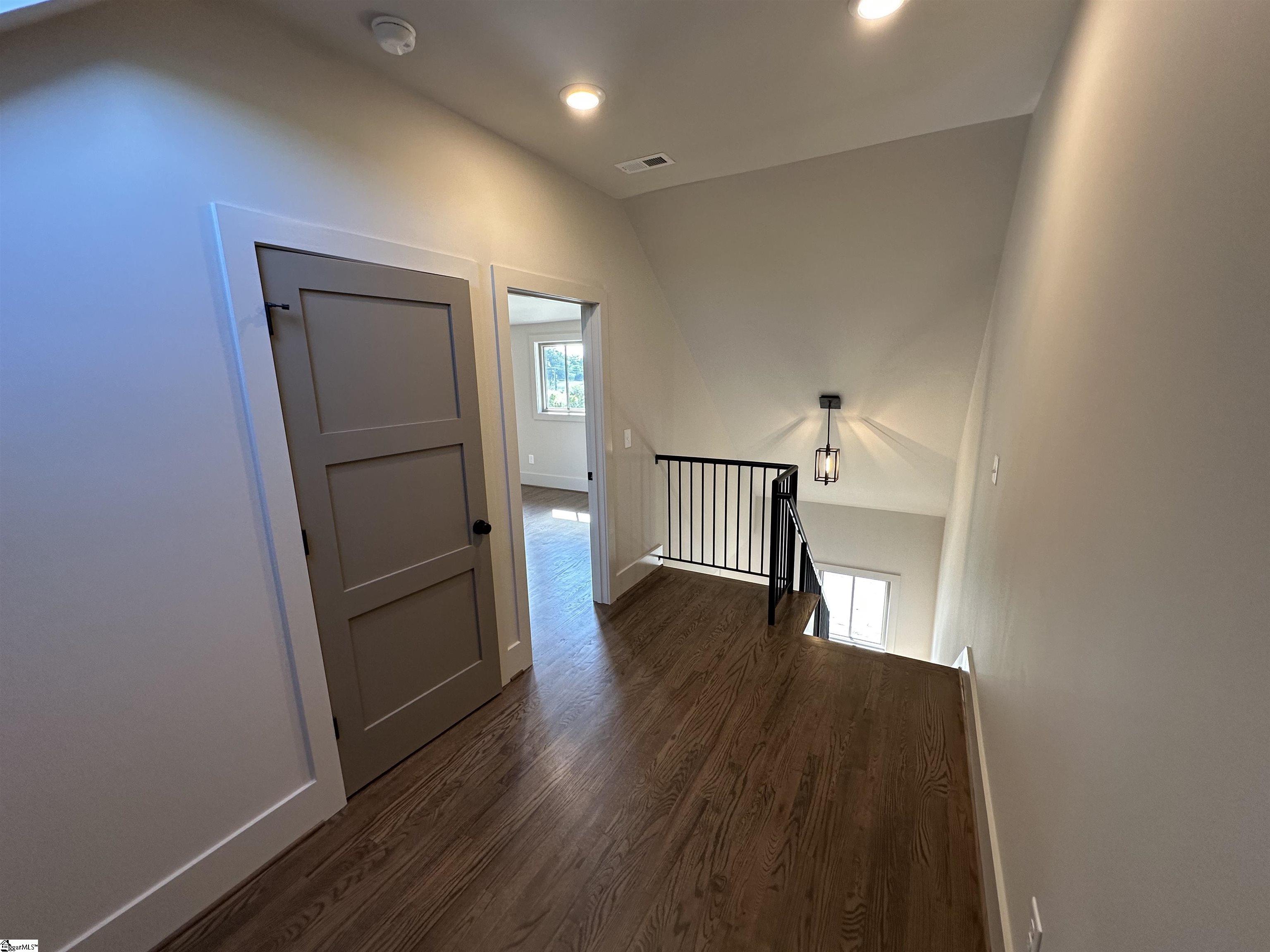 Greenville, South Carolina, 29601, United States, 2 Bedrooms Bedrooms, ,3 BathroomsBathrooms,Residential,For Sale,1818432