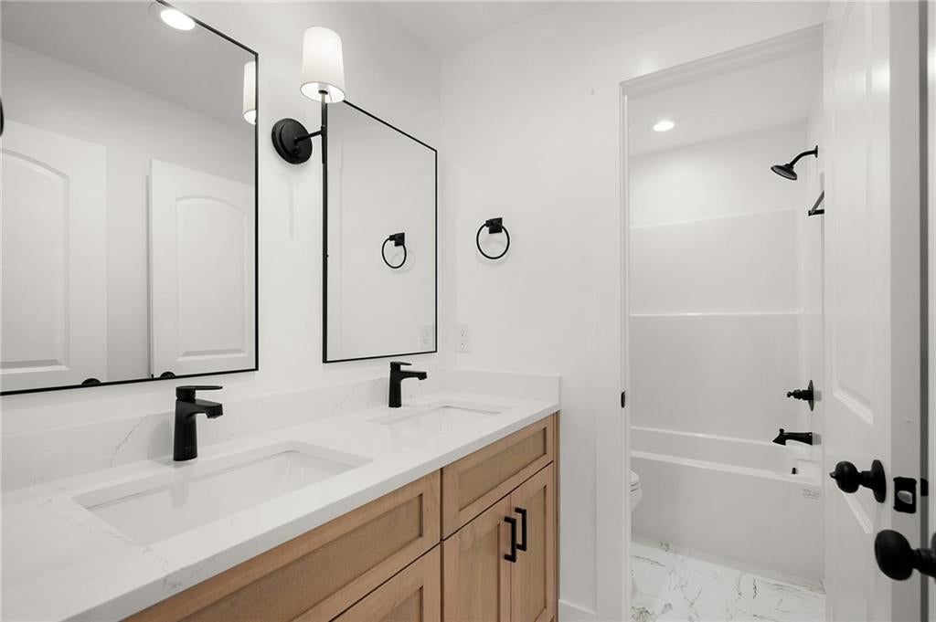 Calhoun, Georgia, 30701, United States, 4 Bedrooms Bedrooms, ,3 BathroomsBathrooms,Residential,For Sale,1979755