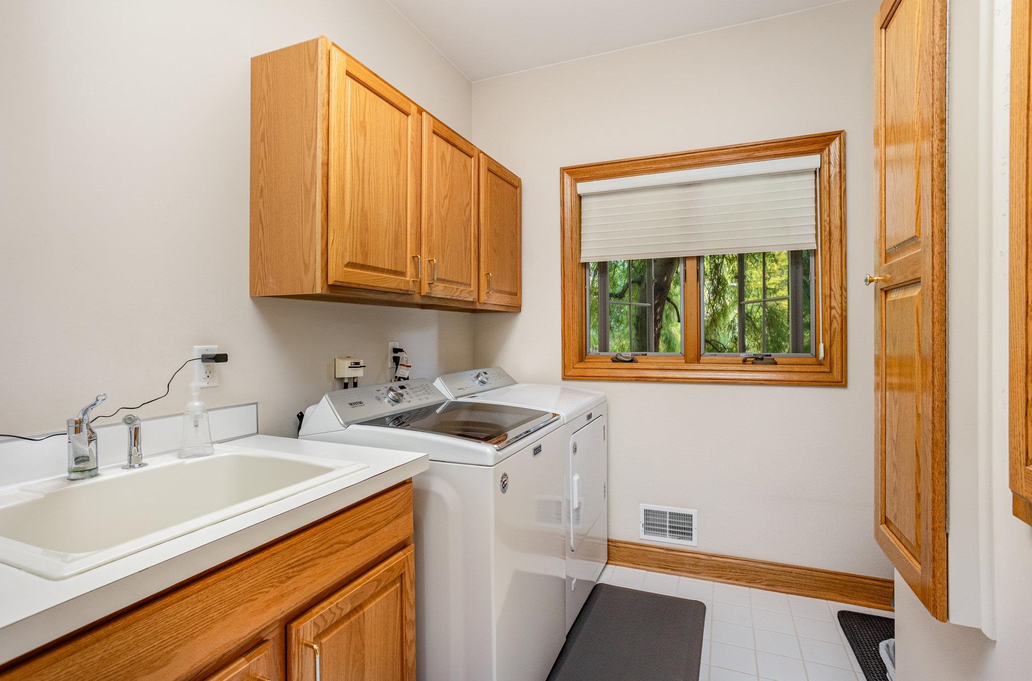 Bay City, Michigan, 48706, United States, 4 Bedrooms Bedrooms, ,5 BathroomsBathrooms,Residential,For Sale,1986135