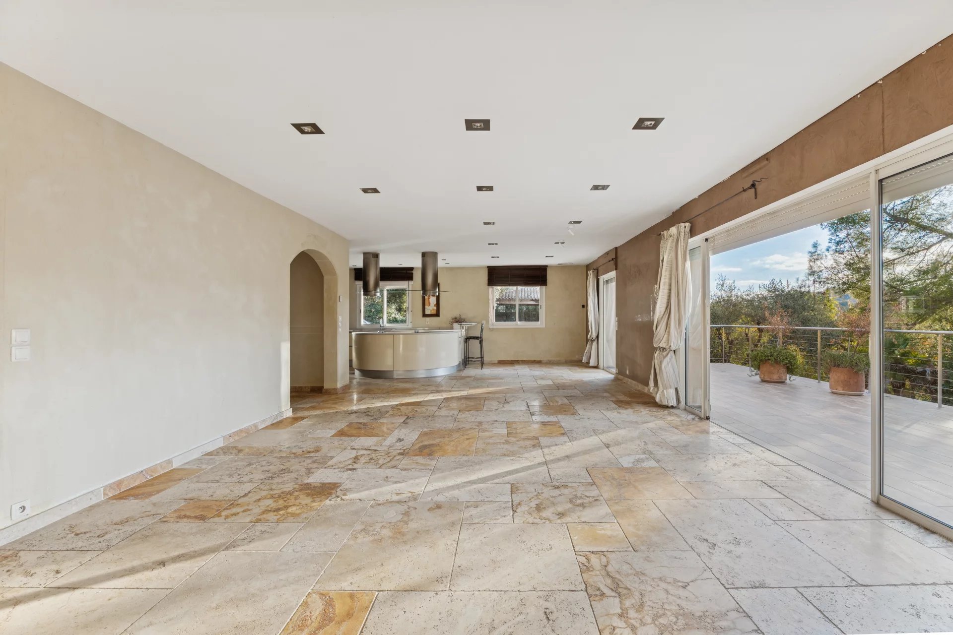 Roquefort-les-Pins, Provence-Alpes-Côte d’Azur, 06330, FR, 5 Bedrooms Bedrooms, ,4 BathroomsBathrooms,Residential,For Sale,1999073