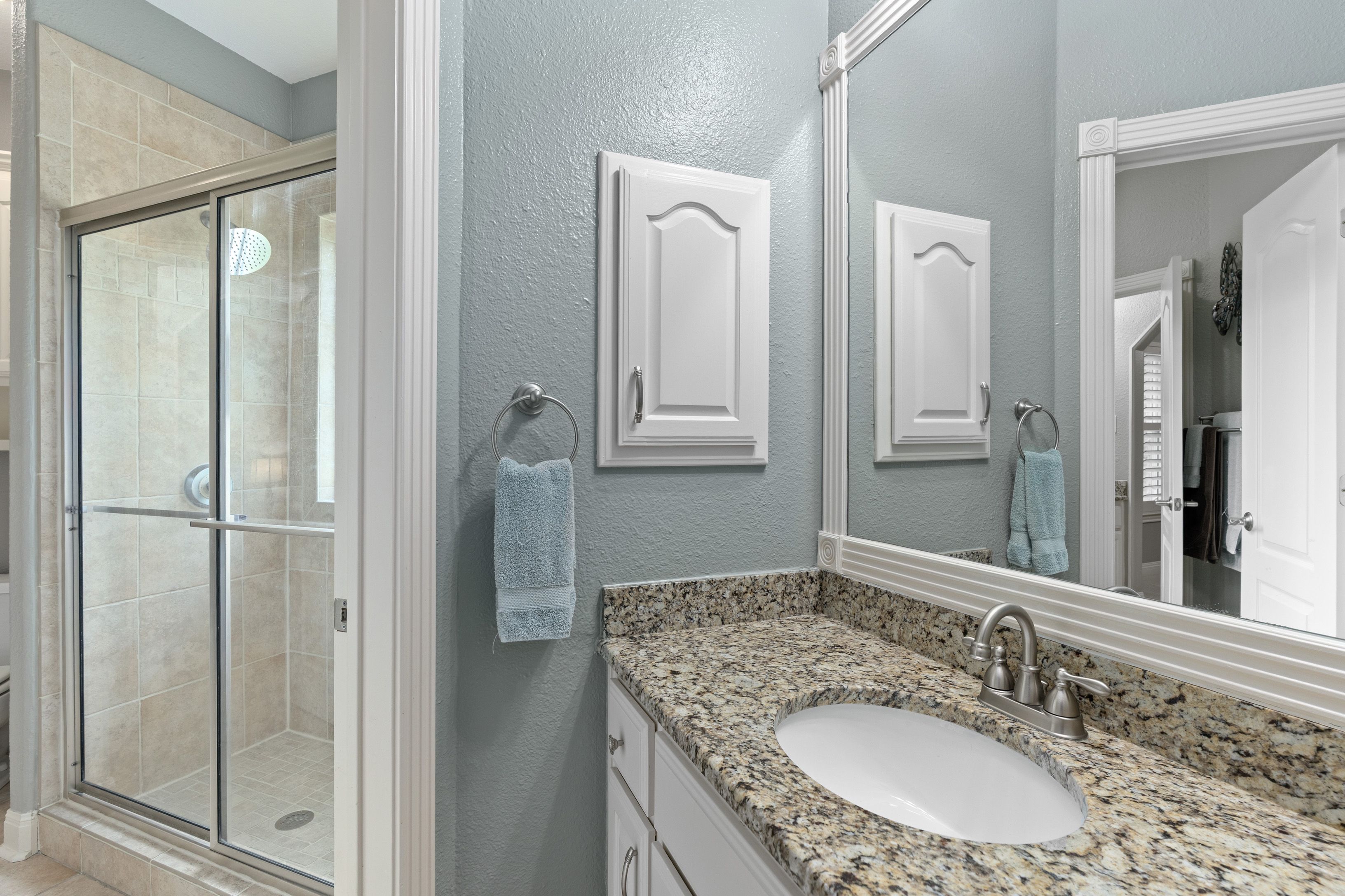  Spacious Estate with Poolside Views - 物件實景