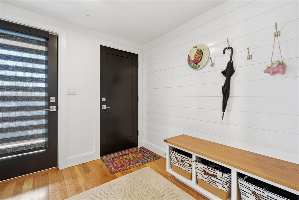 Wakefield, Massachusetts, 01880, United States, 2 Bedrooms Bedrooms, ,3 BathroomsBathrooms,Residential,For Sale,2036926