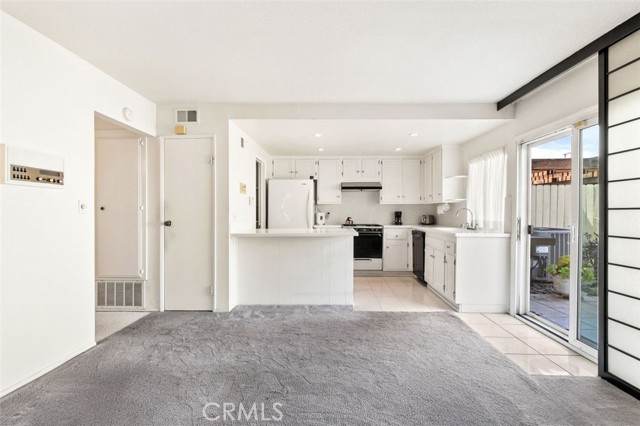 South Gate, California, 90280, United States, 4 Bedrooms Bedrooms, ,3 BathroomsBathrooms,Residential,For Sale,1937143