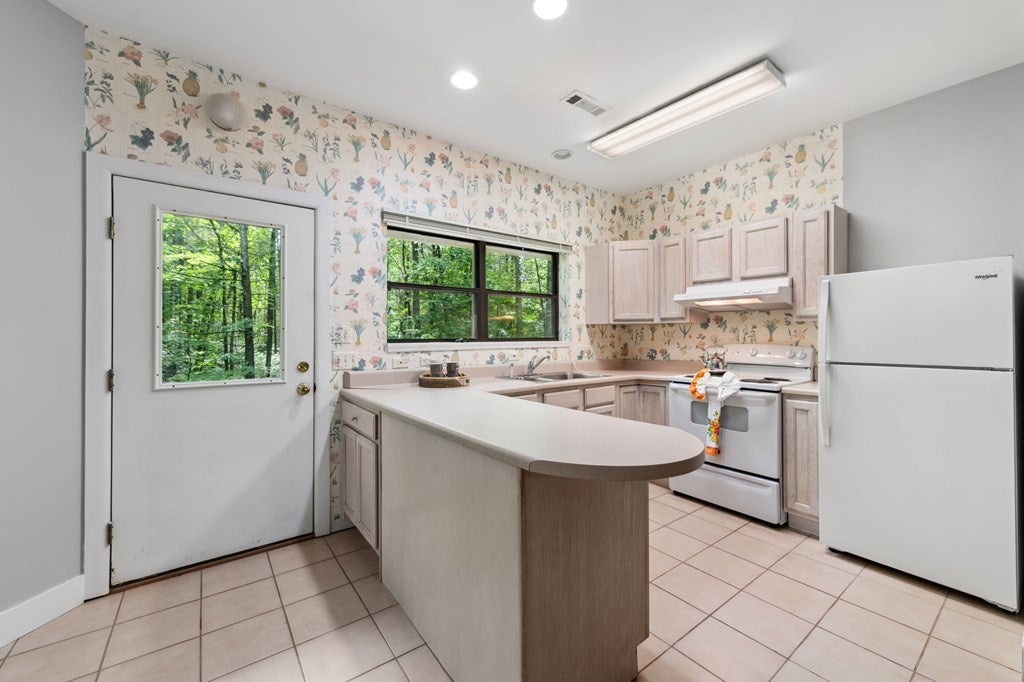 Ellijay, Georgia, 30540, United States, 5 Bedrooms Bedrooms, ,5 BathroomsBathrooms,Residential,For Sale,1868155