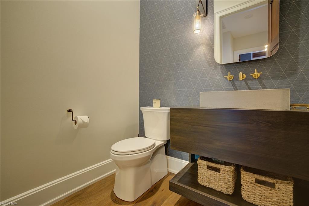 Williamstown, West Virginia, 26187, United States, 5 Bedrooms Bedrooms, ,8 BathroomsBathrooms,Residential,For Sale,1980118