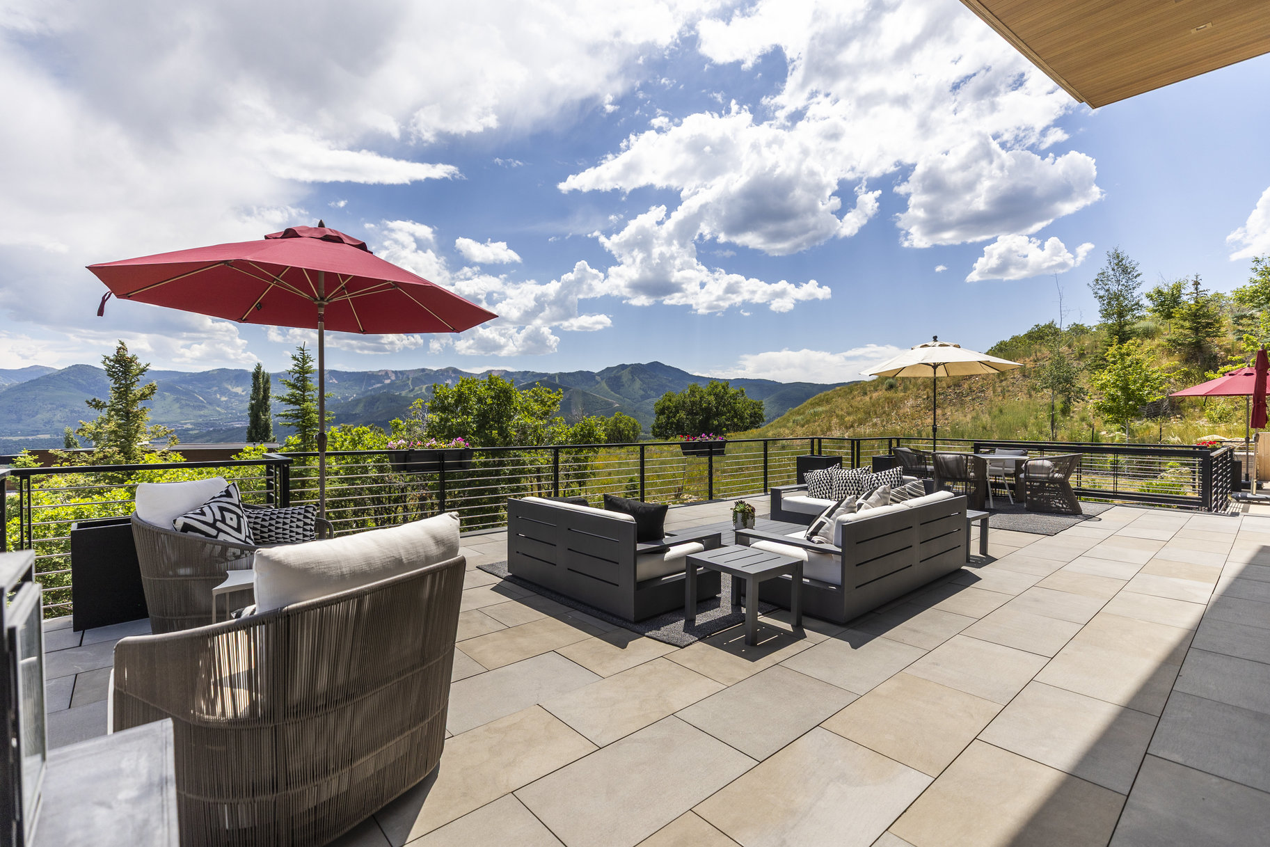  Sophisticated Mountain Design with Unmatched Views in an Elite Setting - 物件實景