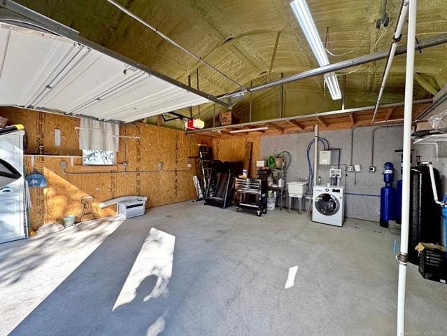 Hulbert, Oklahoma, 74441, United States, 3 Bedrooms Bedrooms, ,2 BathroomsBathrooms,Residential,For Sale,1976357