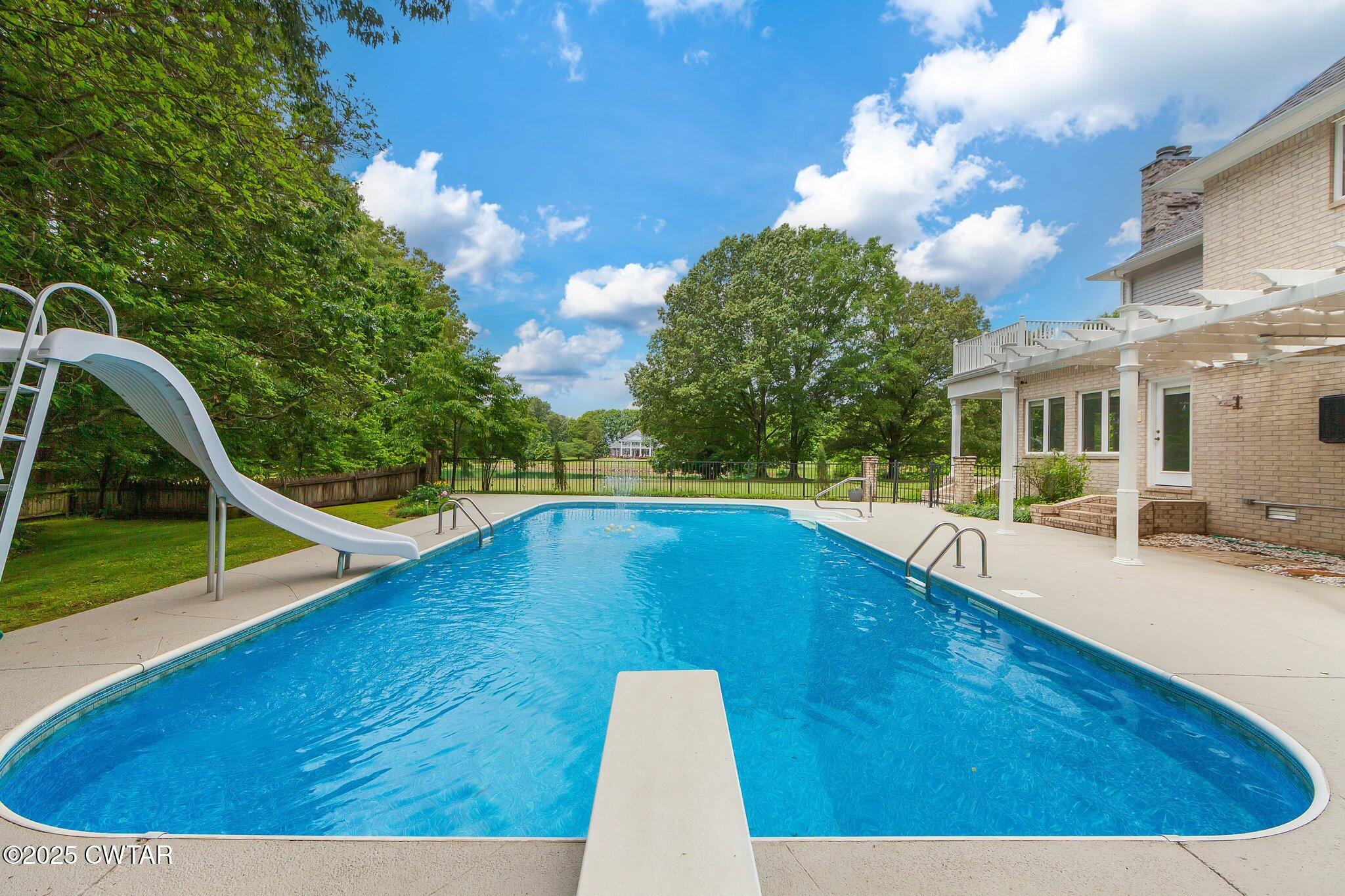Humboldt, Tennessee, 38343, United States, 4 Bedrooms Bedrooms, ,5 BathroomsBathrooms,Residential,For Sale,1818356