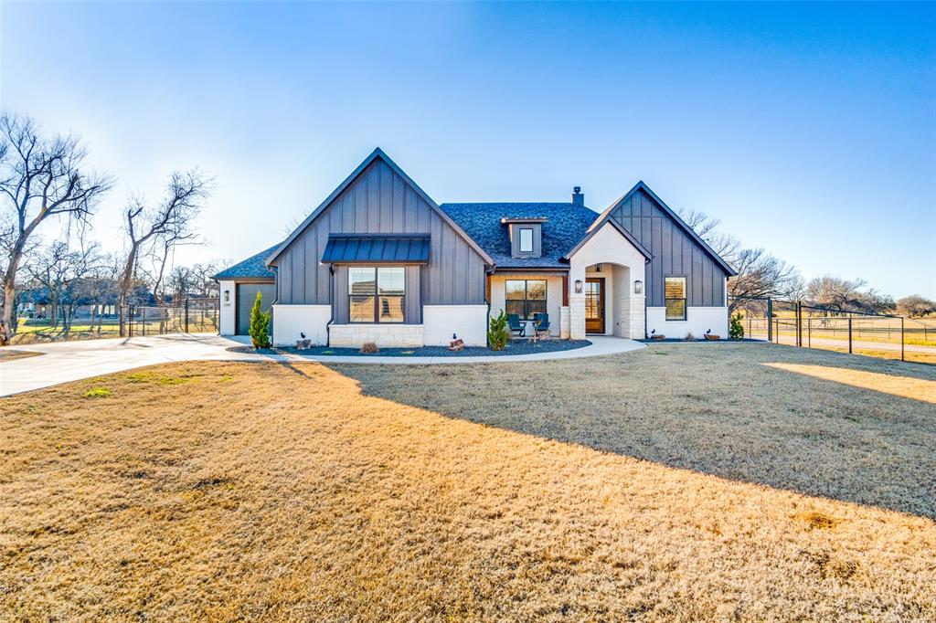 Springtown, Texas, 76082, United States, 5 Bedrooms Bedrooms, ,3 BathroomsBathrooms,Residential,For Sale,1805360