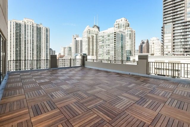 Chicago, Illinois, 60654, United States, 3 Bedrooms Bedrooms, ,4 BathroomsBathrooms,Residential,For Sale,1991279