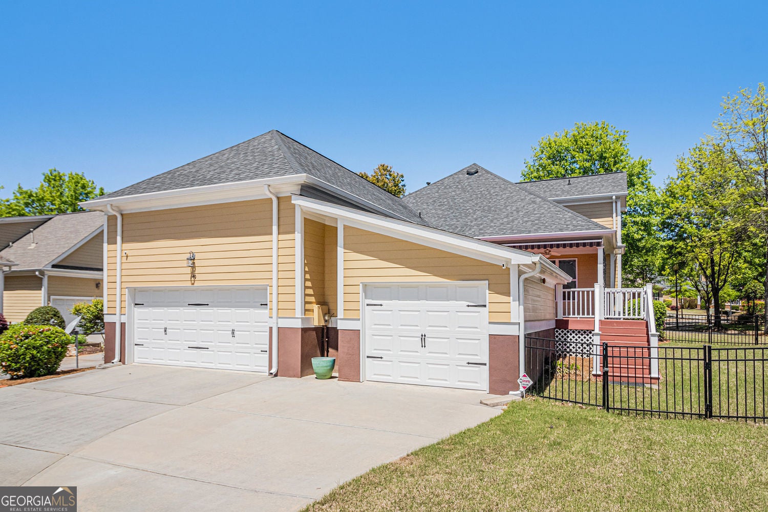 Fayetteville, Georgia, 30214, United States, 4 Bedrooms Bedrooms, ,5 BathroomsBathrooms,Residential,For Sale,1858907