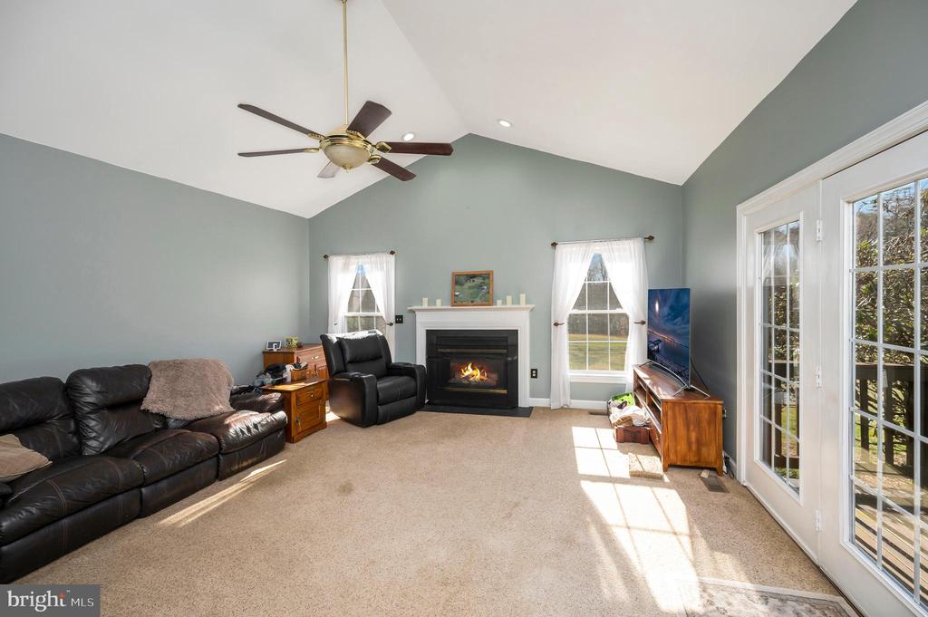 Sumerduck, Virginia, 22742, United States, 4 Bedrooms Bedrooms, ,5 BathroomsBathrooms,Residential,For Sale,2048793