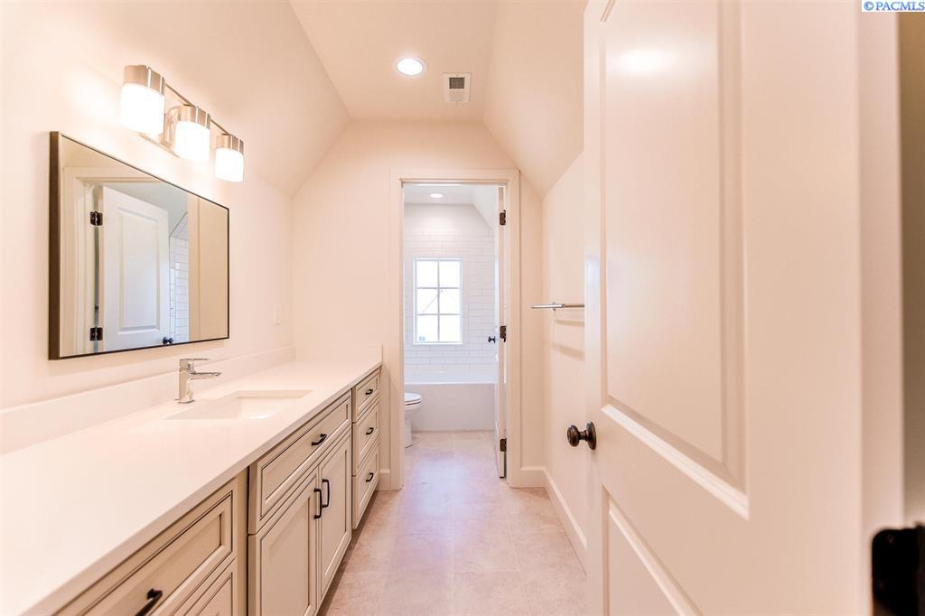 Pullman, Washington, 99163, United States, 4 Bedrooms Bedrooms, ,3 BathroomsBathrooms,Residential,For Sale,1794124