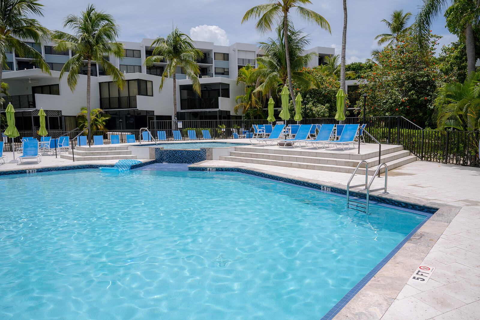 KEY LARGO, Florida, 33037, United States, 2 Bedrooms Bedrooms, ,2 BathroomsBathrooms,Residential,For Sale,1891316