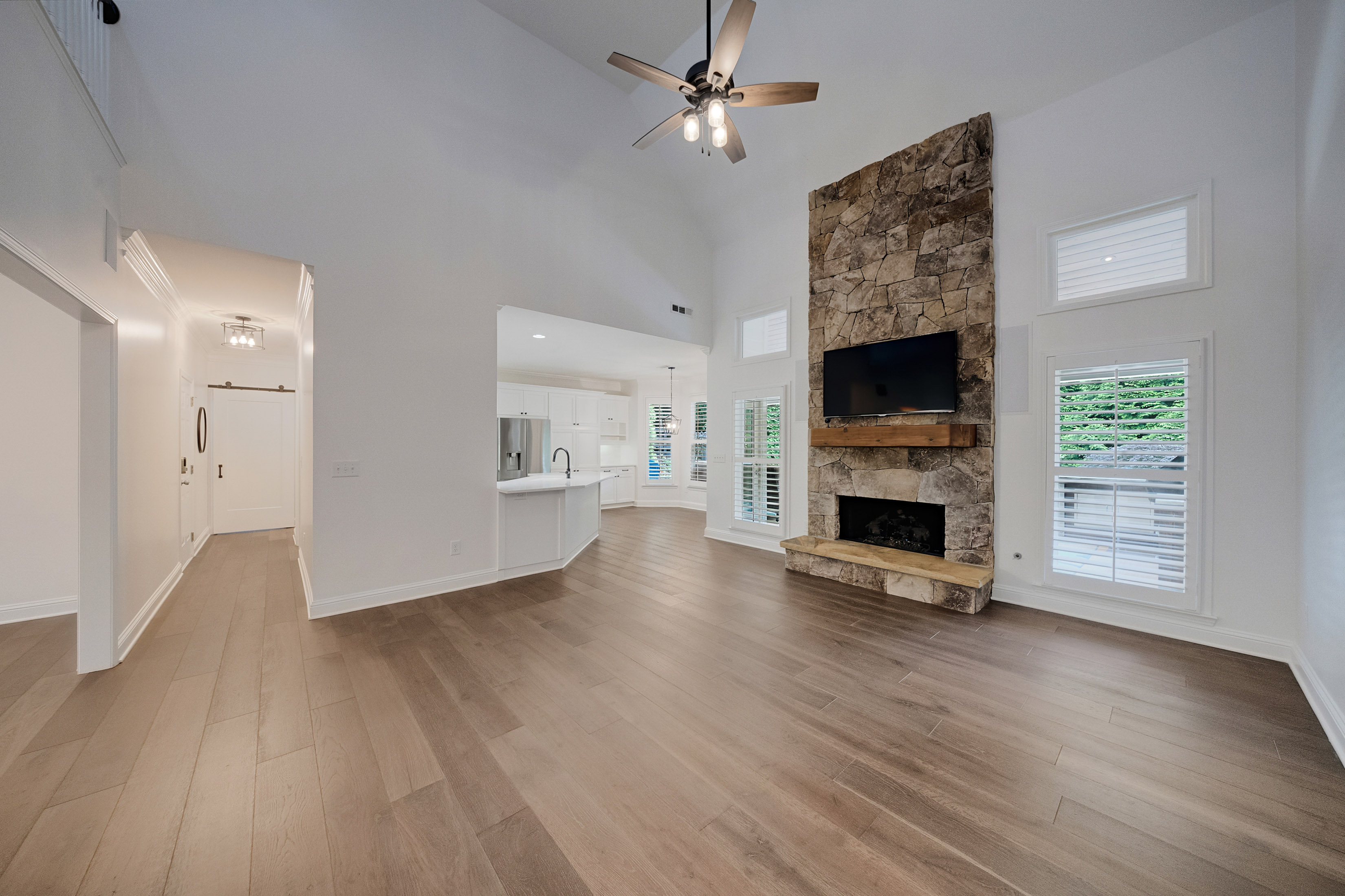  Stunning Craftsman-Style Home Featuring a Desirable Primary Suite on Main Level - 物件實景