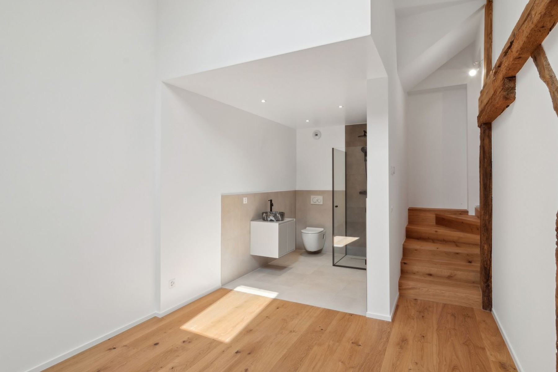  OFF-MARKET: FULLY RENOVATED VILLAGE HOUSE - LUXURY MATERIALS - 物件實景