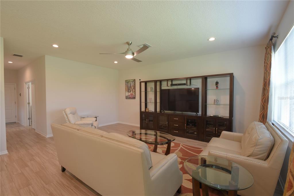Apopka, Florida, 32703, United States, 4 Bedrooms Bedrooms, ,3 BathroomsBathrooms,Residential,For Sale,1828228