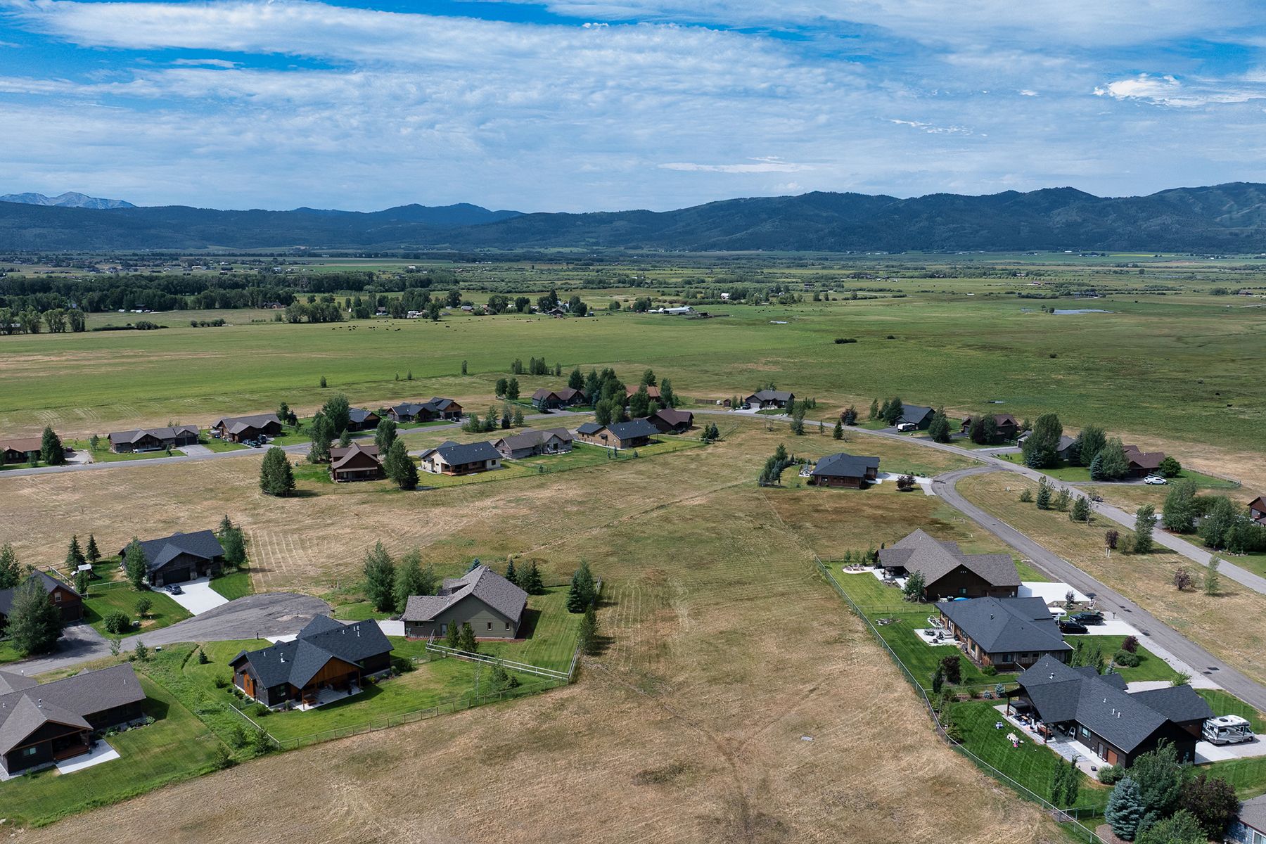  Charming Vaulted-Ceiling Ranch in River Meadows - 物件實景