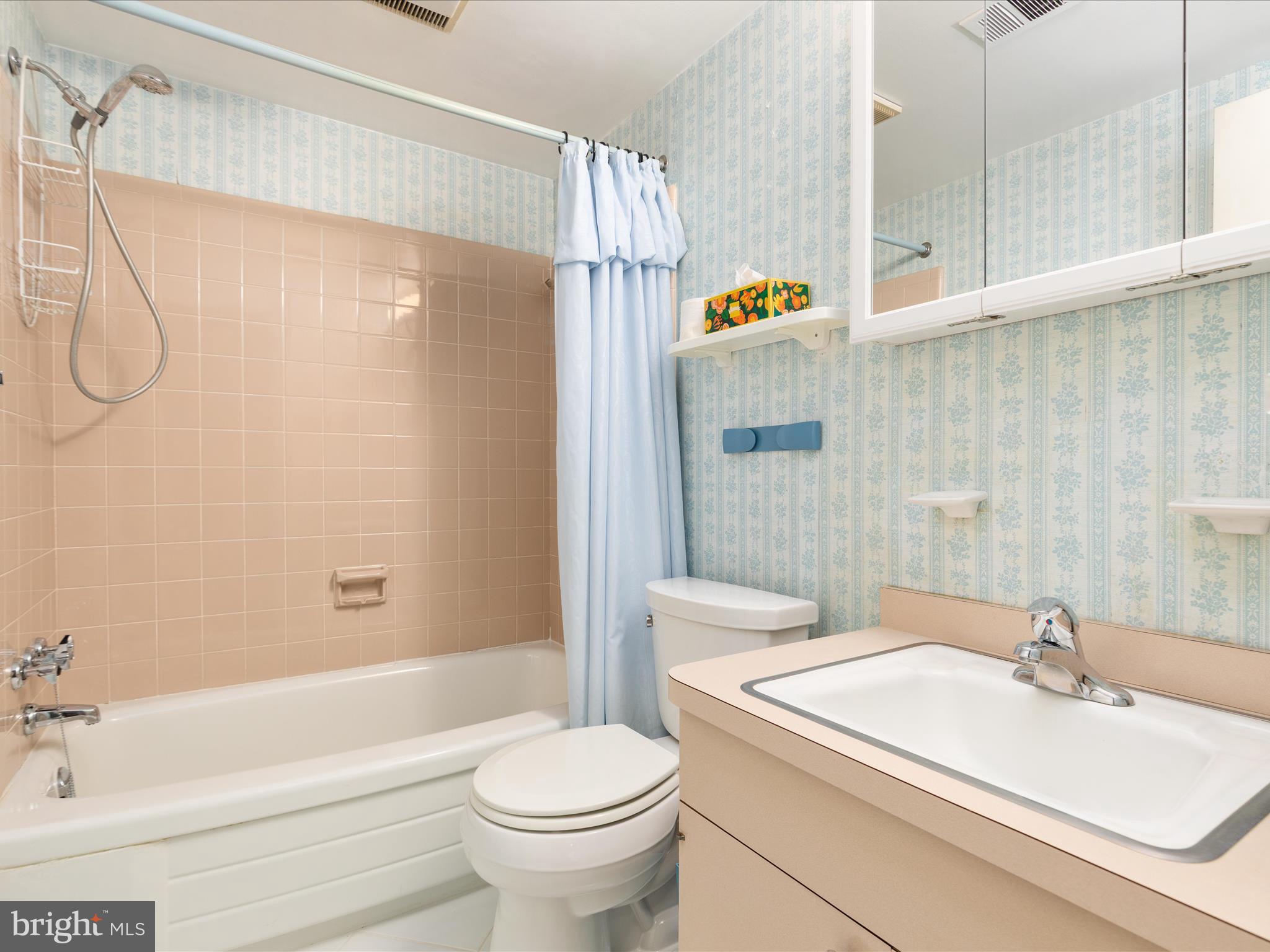 Falls Church, Virginia, 22043, United States, ,Residential,For Sale,1914114