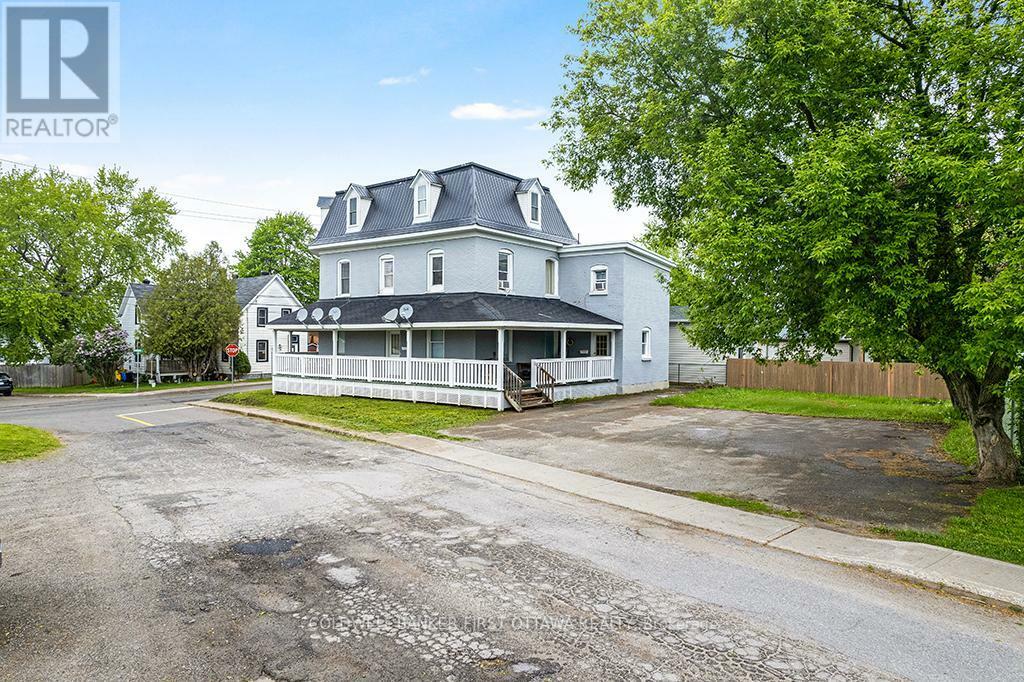 SMITHS FALLS, Ontario, K7A 2Z5, CA, 8 Bedrooms Bedrooms, ,6 BathroomsBathrooms,Residential,For Sale,1865309