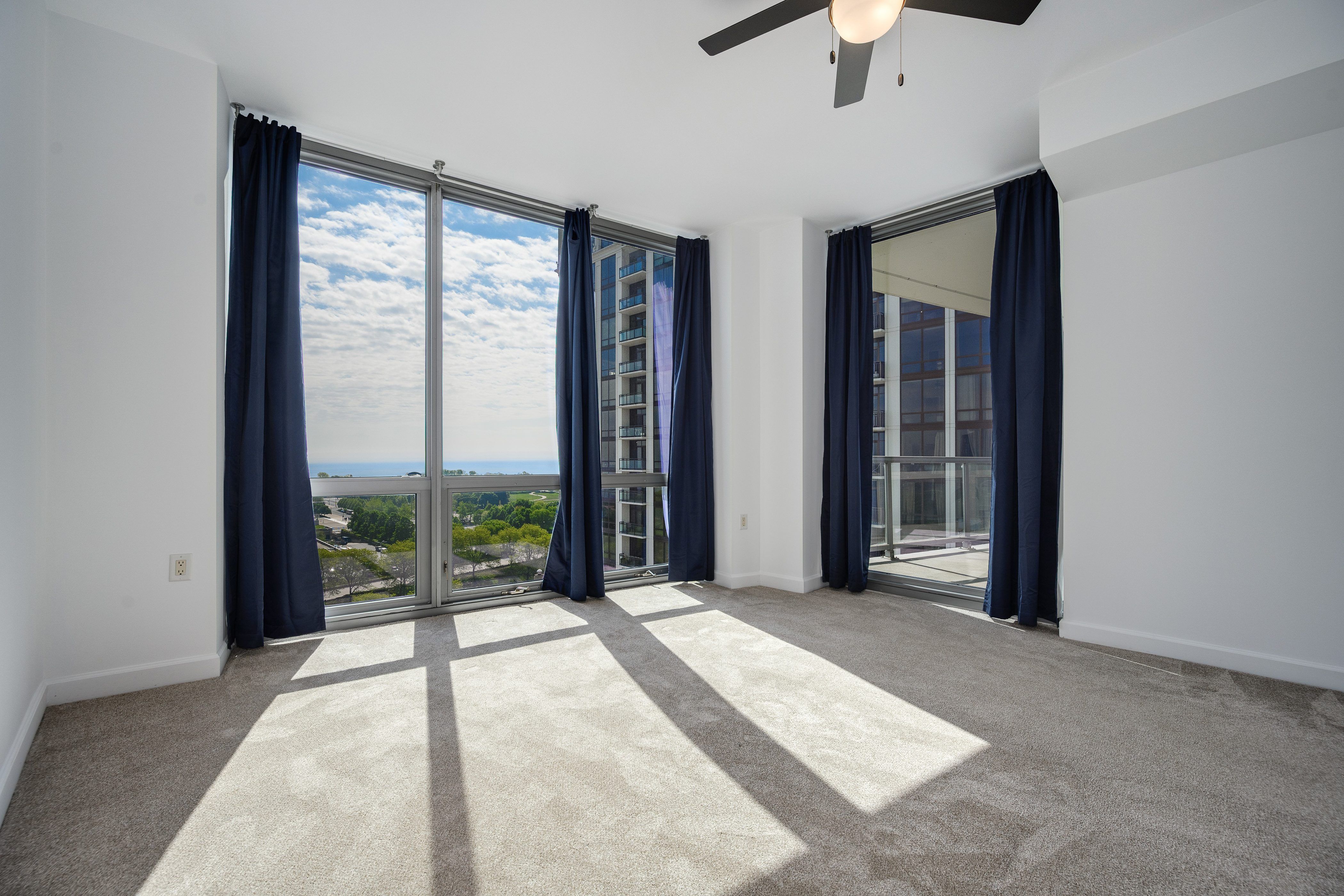  Sweeping Panoramic Views of Lake Michigan, Museum Campus, and Soldier Field - 物件實景
