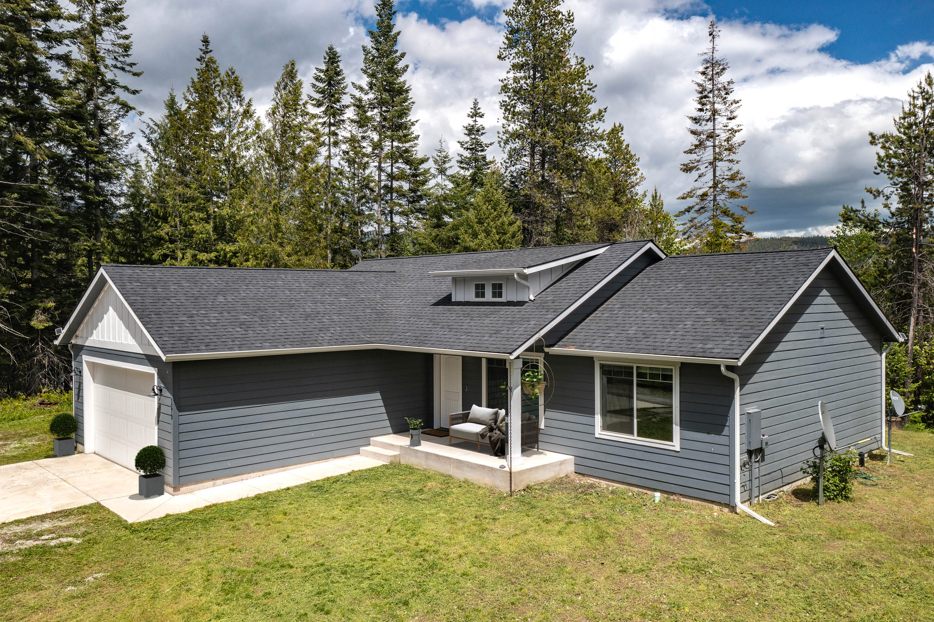 Sagle, Idaho, 83860, United States, 3 Bedrooms Bedrooms, ,2 BathroomsBathrooms,Residential,For Sale,1996409