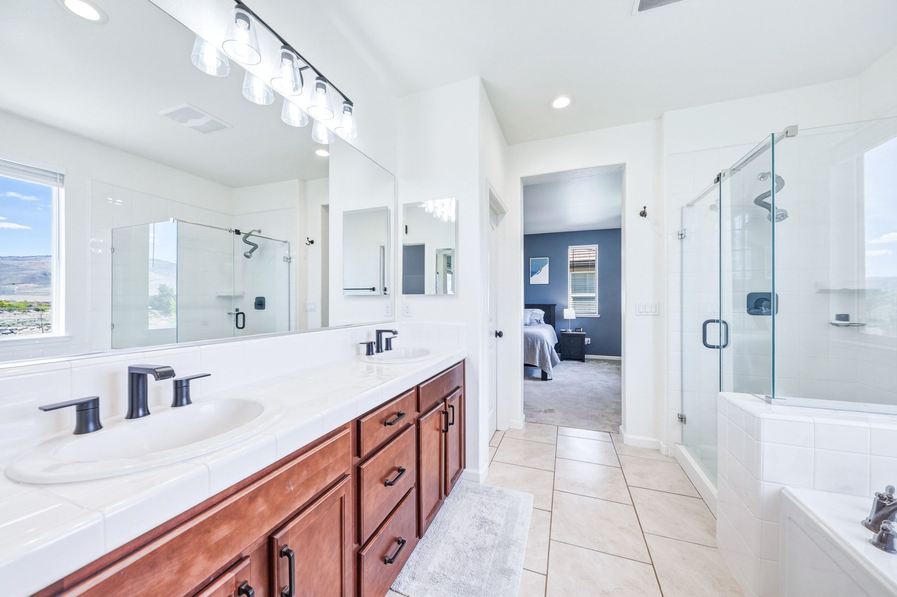  Turn-Key Home Close to Parks, Shopping & Trails - 物件實景