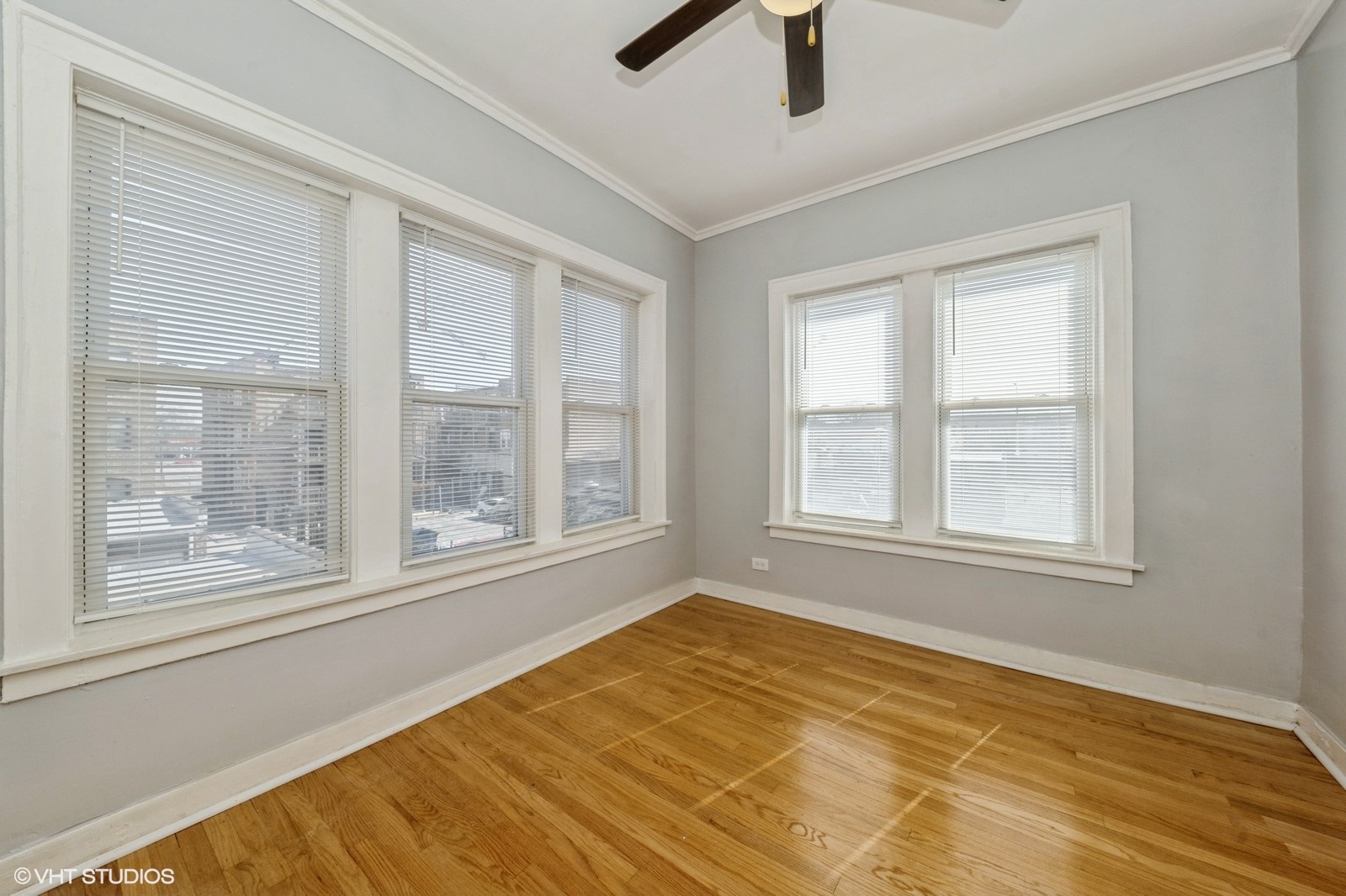 Chicago, Illinois, 60649, United States, 10 Bedrooms Bedrooms, ,Residential,For Sale,1926299