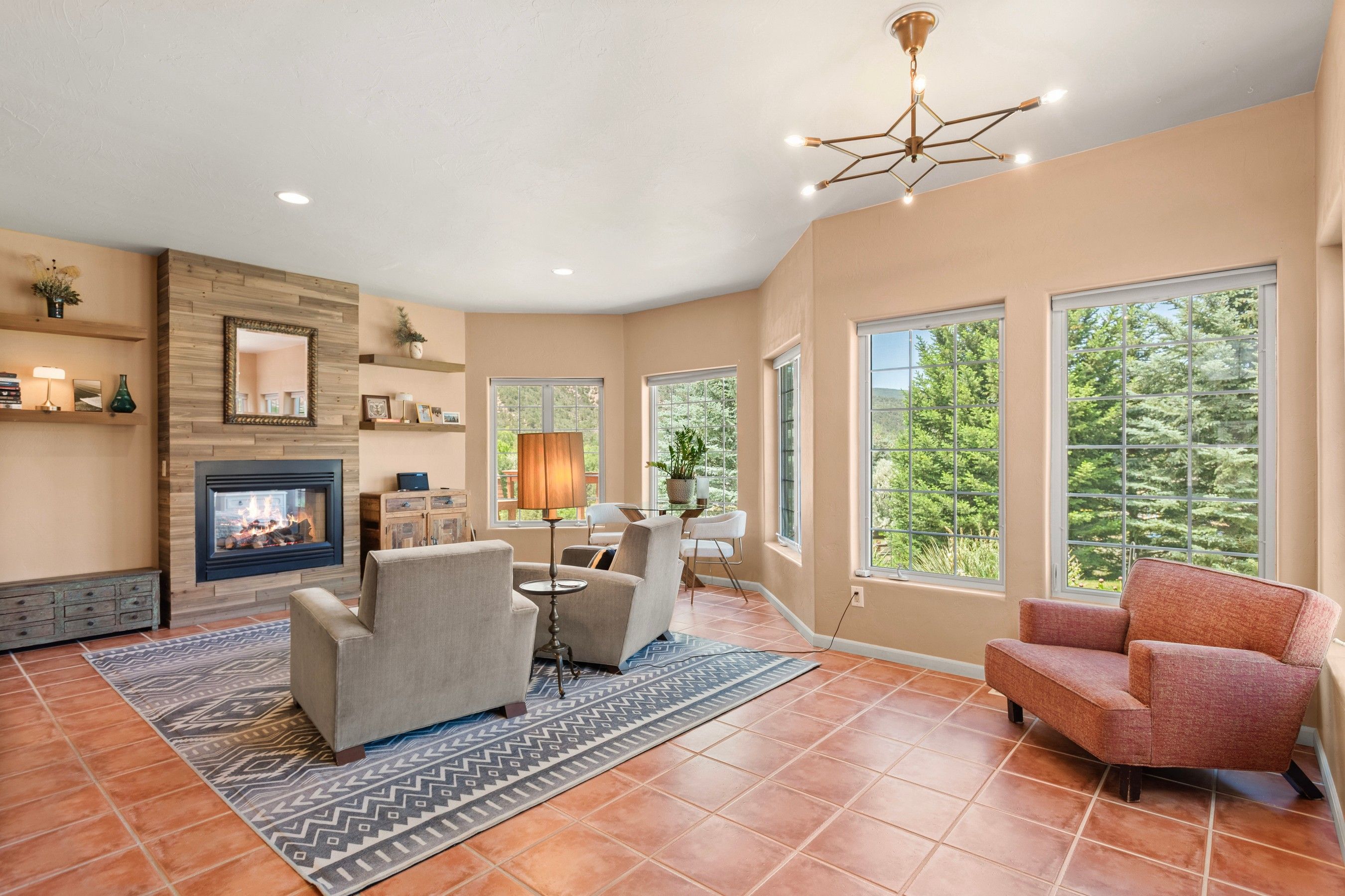  Move-In Ready Mountain Living - 物件實景