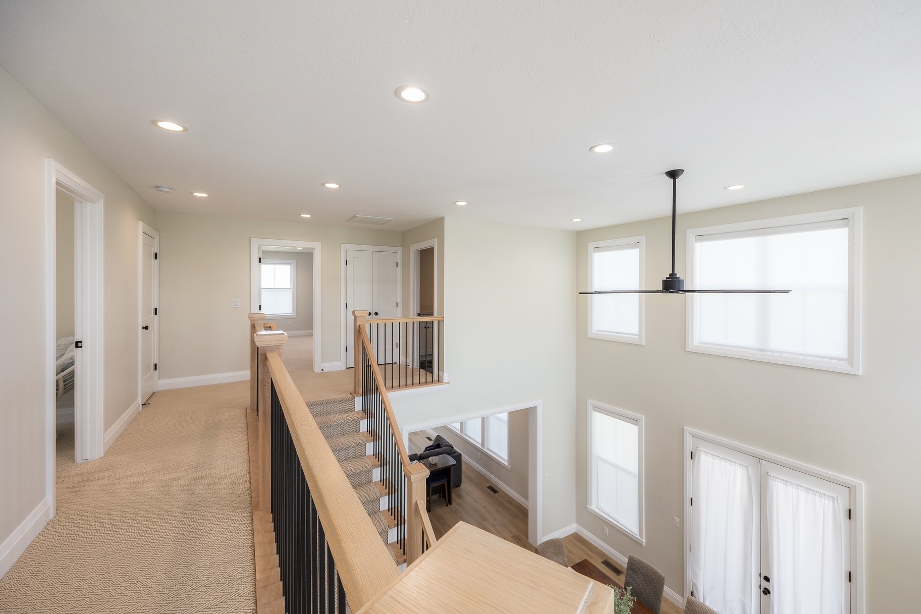  Impeccably Maintained Home with Mountain Views & Four-Car Garage - 物件實景
