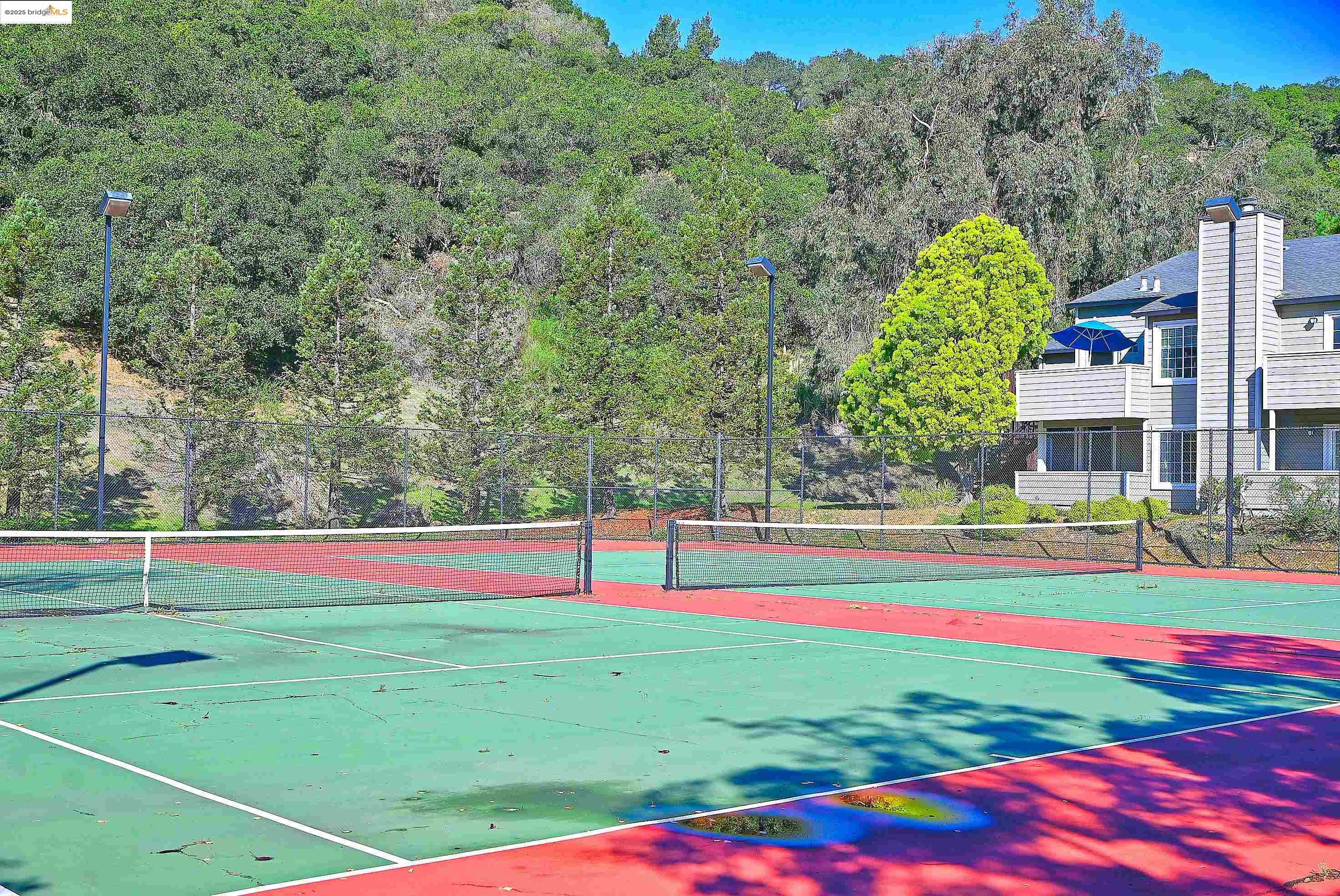 Oakland, California, 94605, United States, 2 Bedrooms Bedrooms, ,2 BathroomsBathrooms,Residential,For Sale,2000810