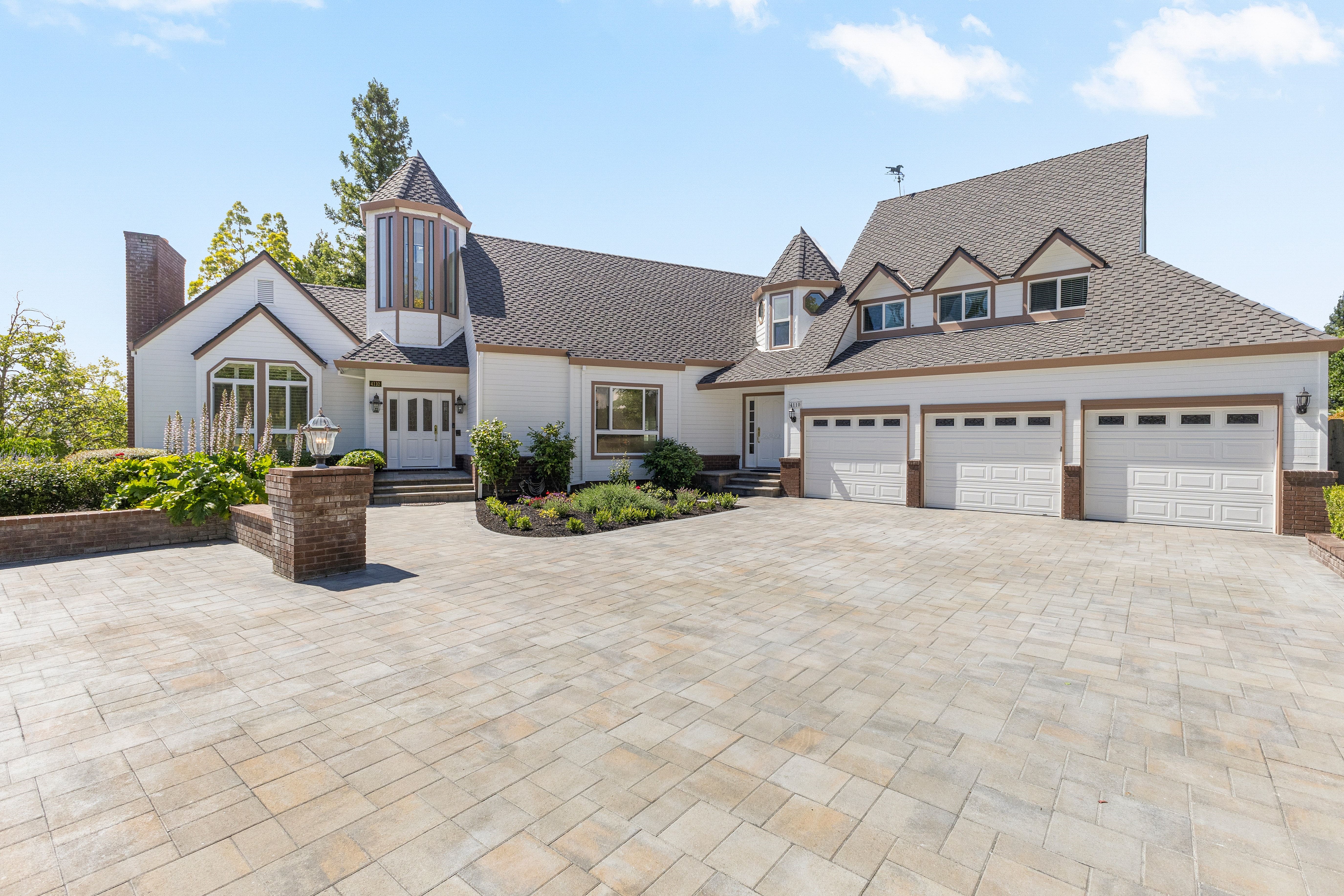  Elegant Custom Home in Gated Silver Maple - 物件實景